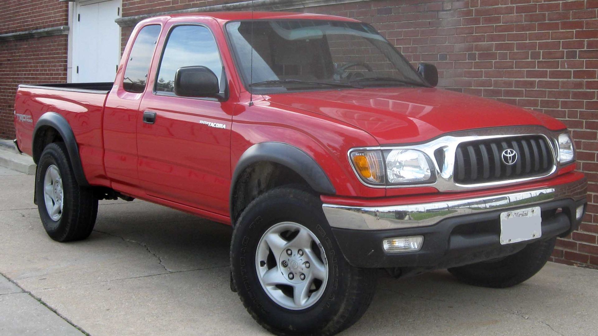 2001-2004 Toyota Tacoma photographed in College Park, Maryland, USA.