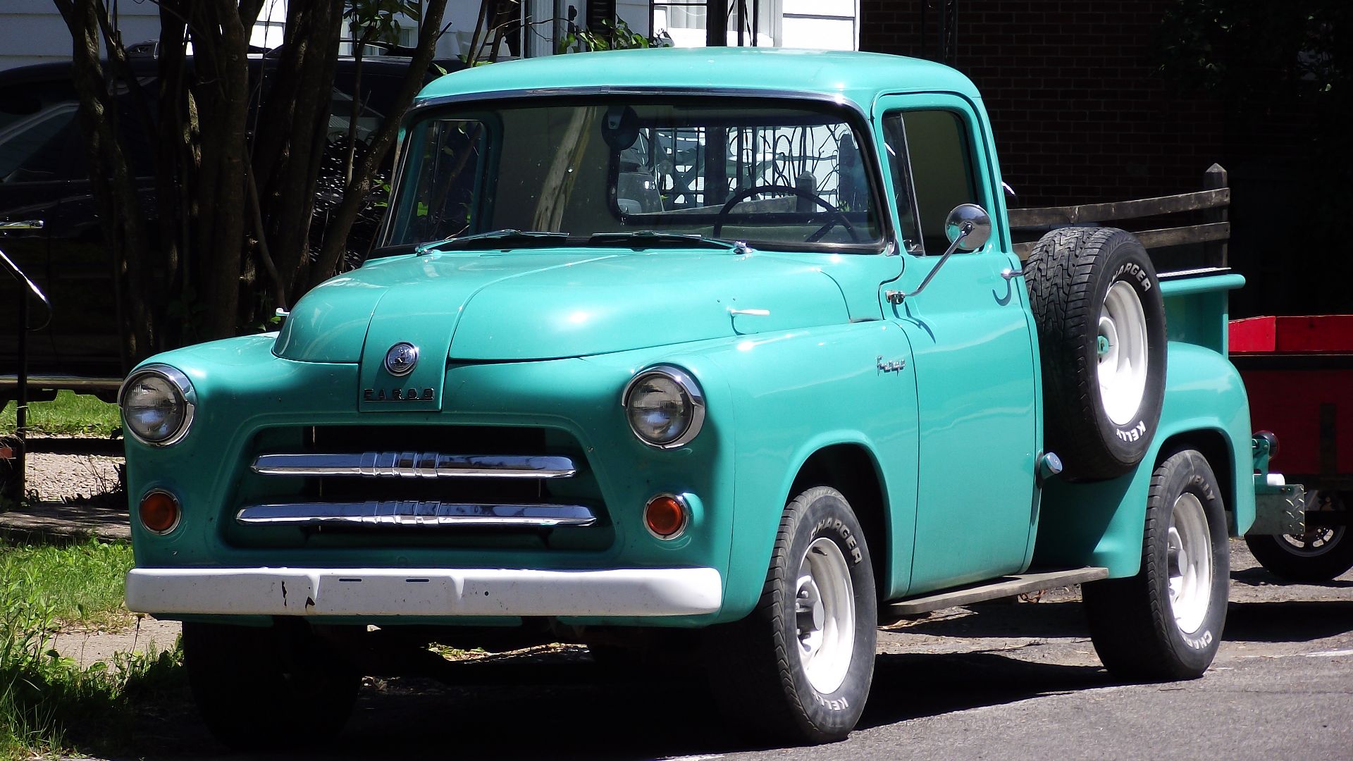 Fargo pickup parked in a street in Québec City.