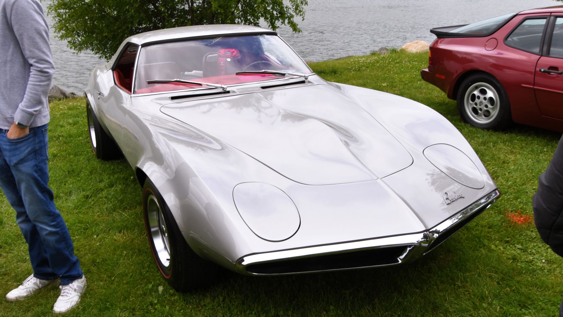Production: 1964
Number built: 2 (1 hardtop, 1 cabriolet)
Engine: 3,8 litre R6 (petrol)
Power: 168 PS
Gearbox: 4 speed manual
Layout: front engine, rear drive

The 1964 Pontiac Banshee XP-833 was a visionary two-seat sports car prototype designed under Jo