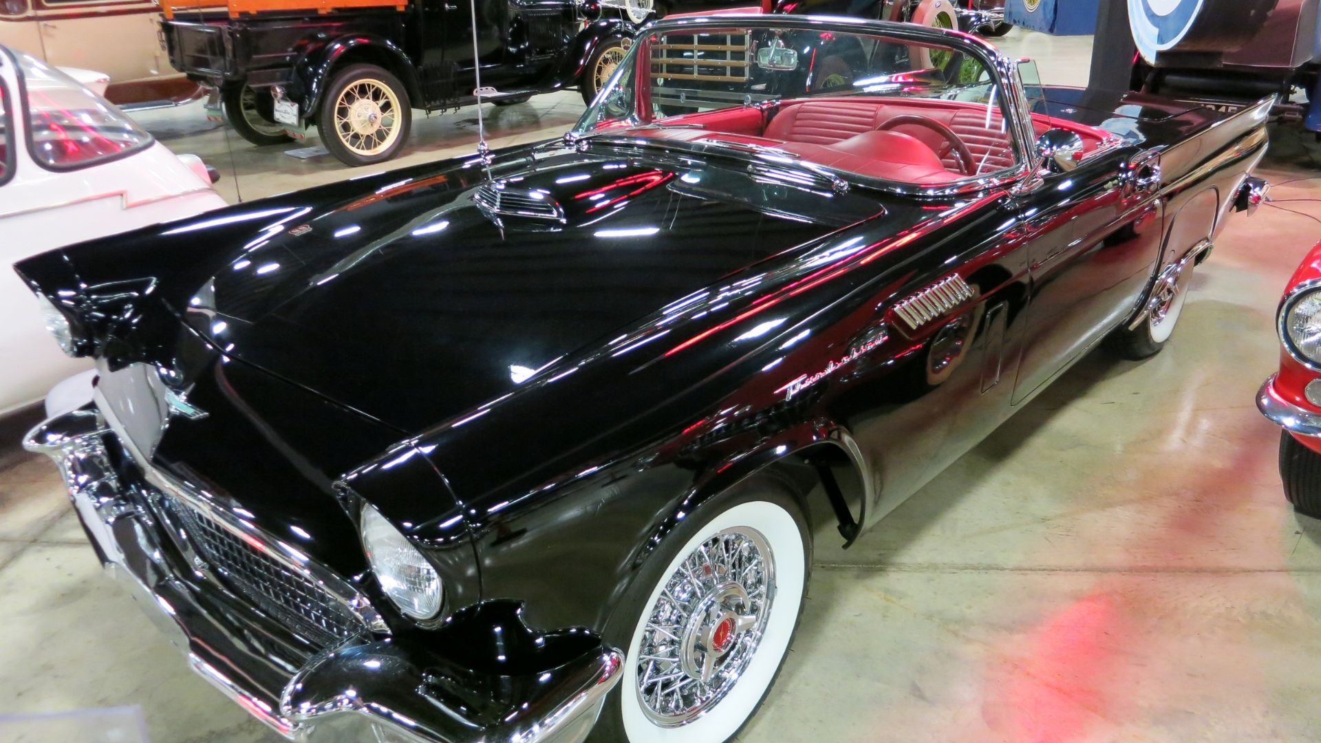 1957 Ford Thunderbird
Tupelo Automobile Museum
Tupelo, Mississippi