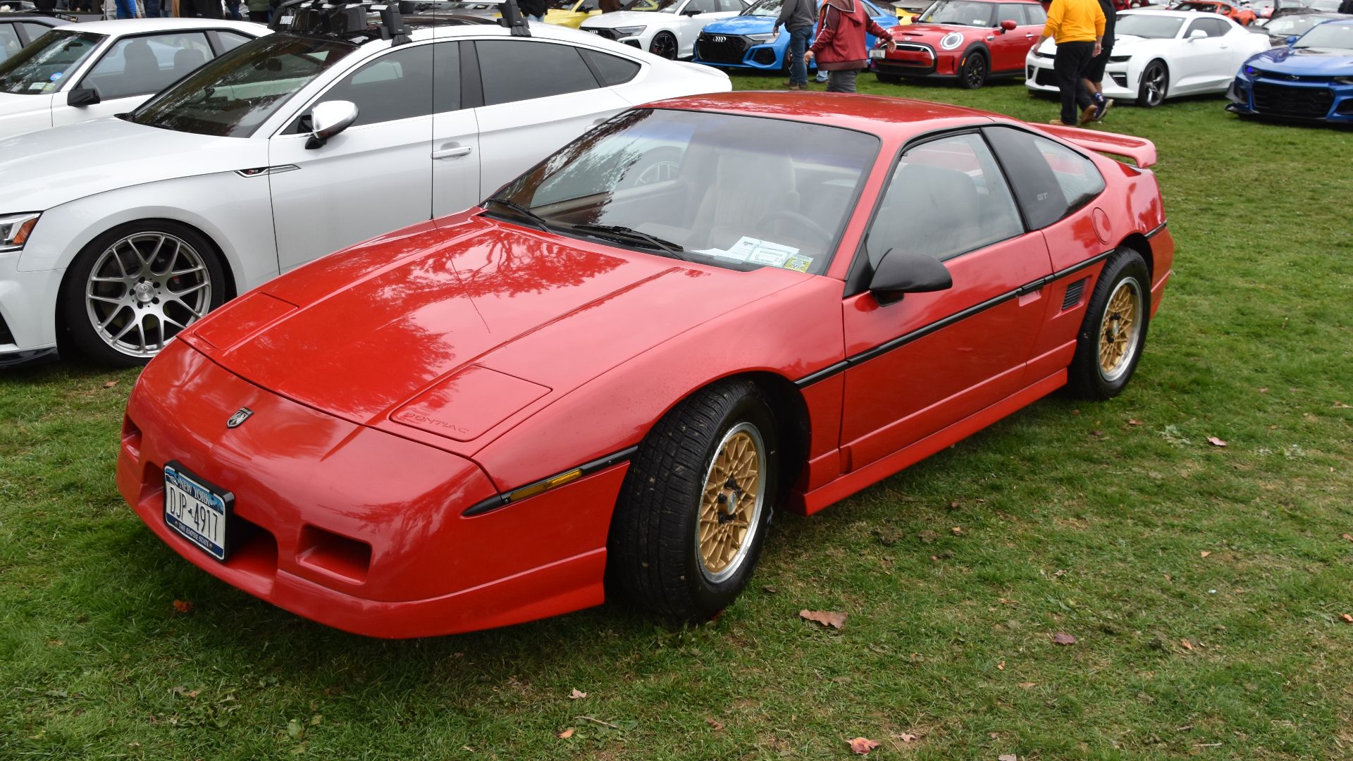 Production: 1983 - 1988
Engine: 2,8 litre V6 (petrol)
Power: 135 PS
Gearbox: 5 speed manual
Layout: mid engine, rear drive

Location: New Canaan, Connecticut (USA)