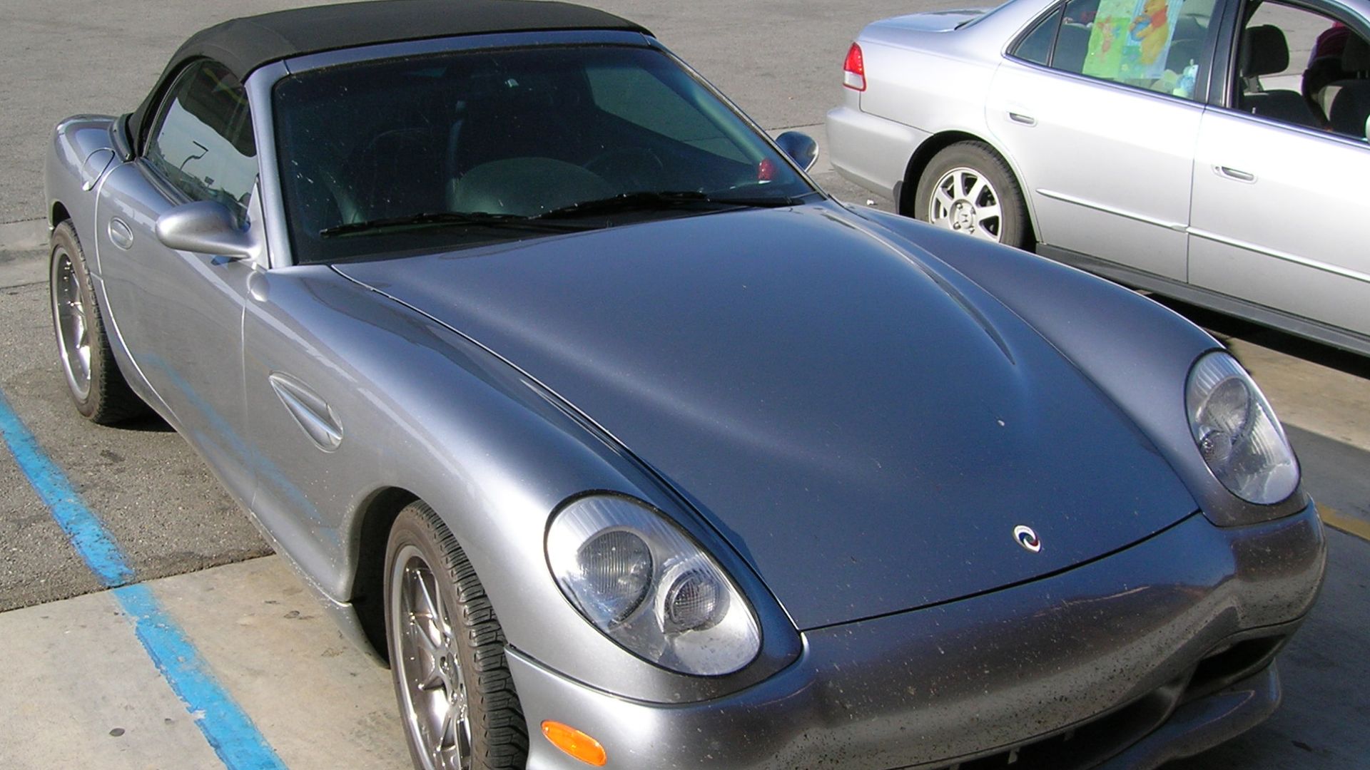 Full length picture of a Panoz Esperante roadster from the front quarter