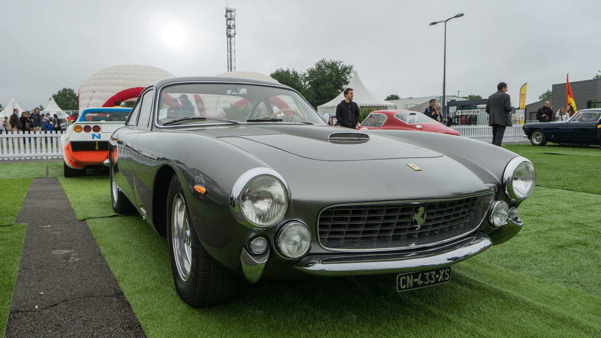(5525GT) 1964 350ex
Design Pininfarina, Carrosserie Scaglietti
V12 colombo 250cv
1179kg 241km/h
359 500€ en 2009
Entre 1 et 2 millions d'euro aujourd'hui

22e Sport et Collection/500 Ferrari contre le cancer 2016

www.youtube.com/watch?v=rMcGlotqeOE