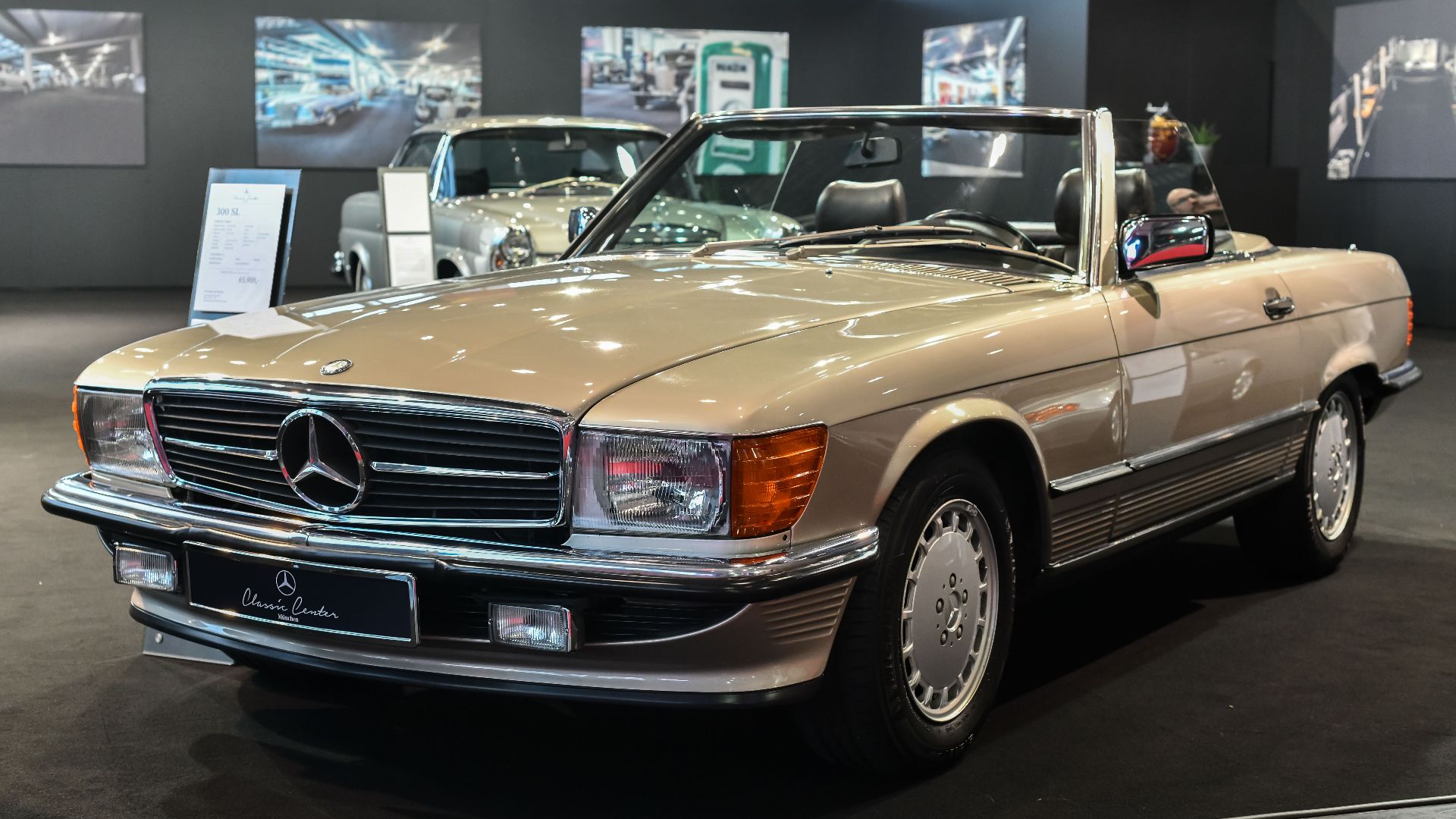 Retro Classics Bavaria Nuremberg 2018, Picture shows: Mercedes Benz 300SL Type R107