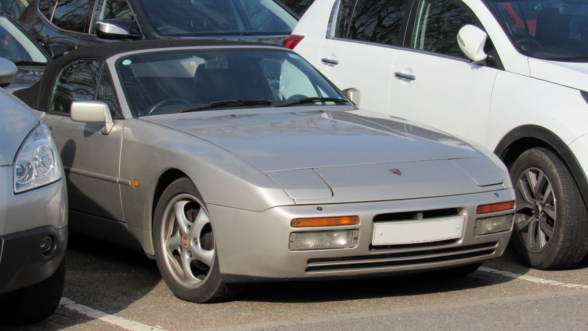 1989 Porsche 944 S2 Cabriolet
Taken in Warwick Parkway Station
I don't know why I censored the plate on here as I forgot to do it on the other picture.