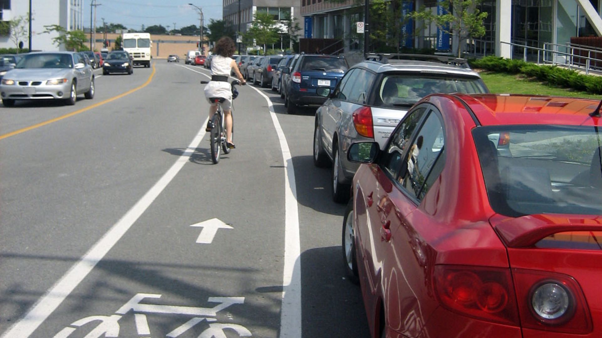 Rue Molson - Montreal, QC
Disclaimer: By downloading this image I agree to give credit in legible (minimum 8pt) text adjacent to the image as “Copyright Queen's Printer for Ontario, photo source: Ontario Growth Secretariat, Ministry of Municipal Affairs”.