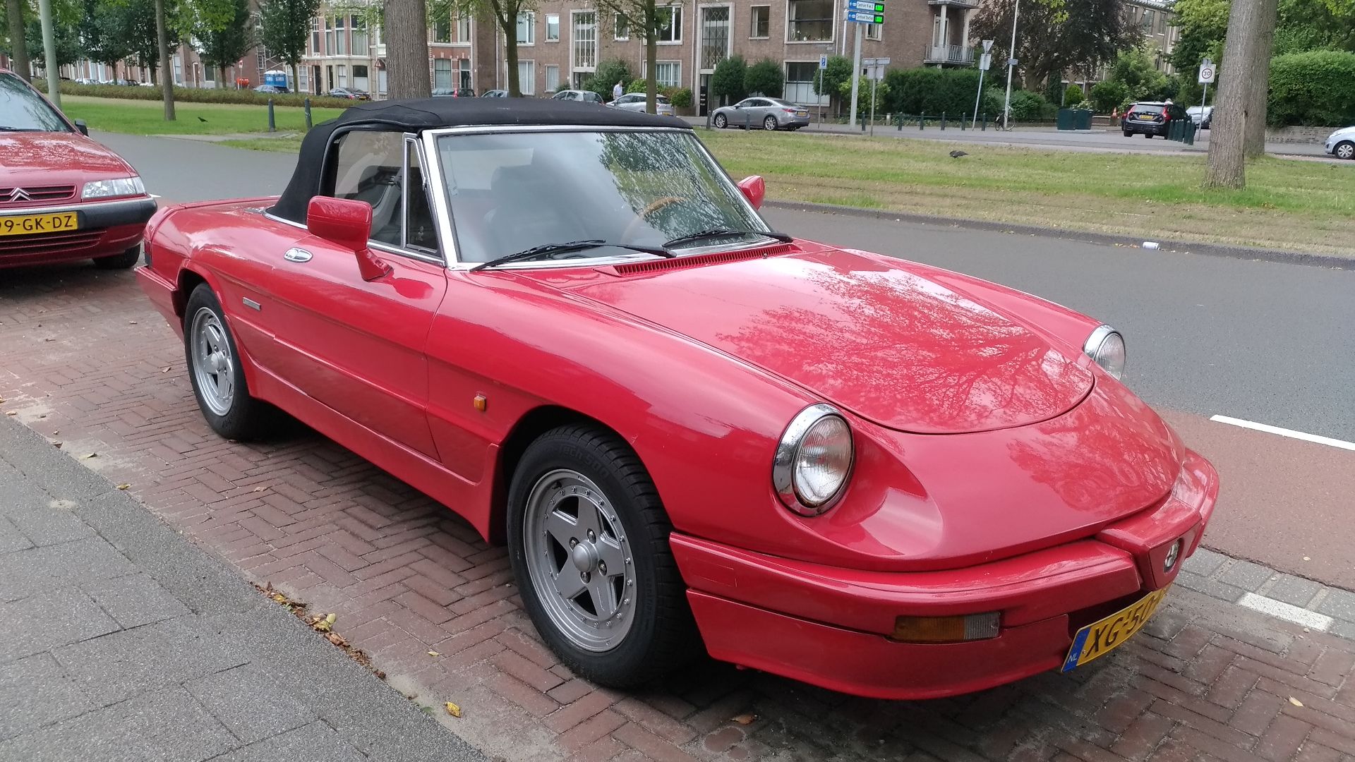 1989 Alfa Romeo Spider (2.0 128 hp) at The Hague