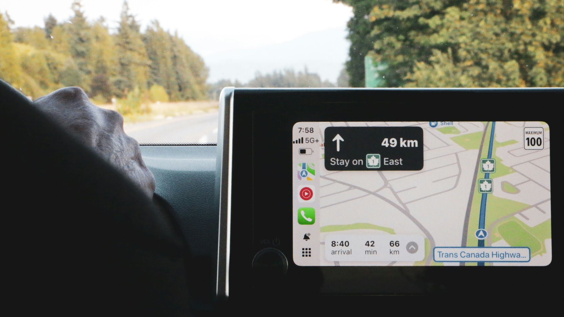 Navigation screen shows directions while driving.