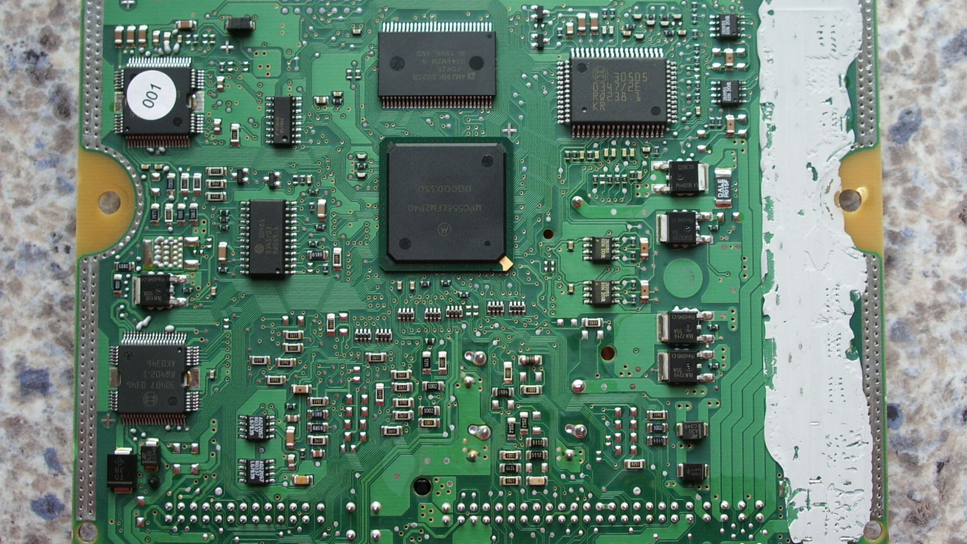 Electronic Diesel Control ECU, Common Rail System, view on logic-, signal and microcontroller side