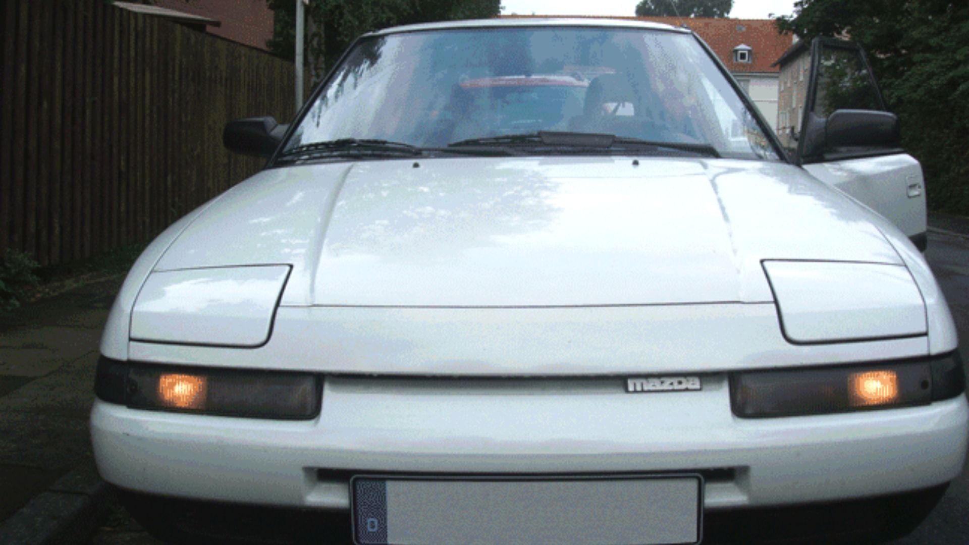 File:Mazda323FBG KlappscheinwerferAni.gif