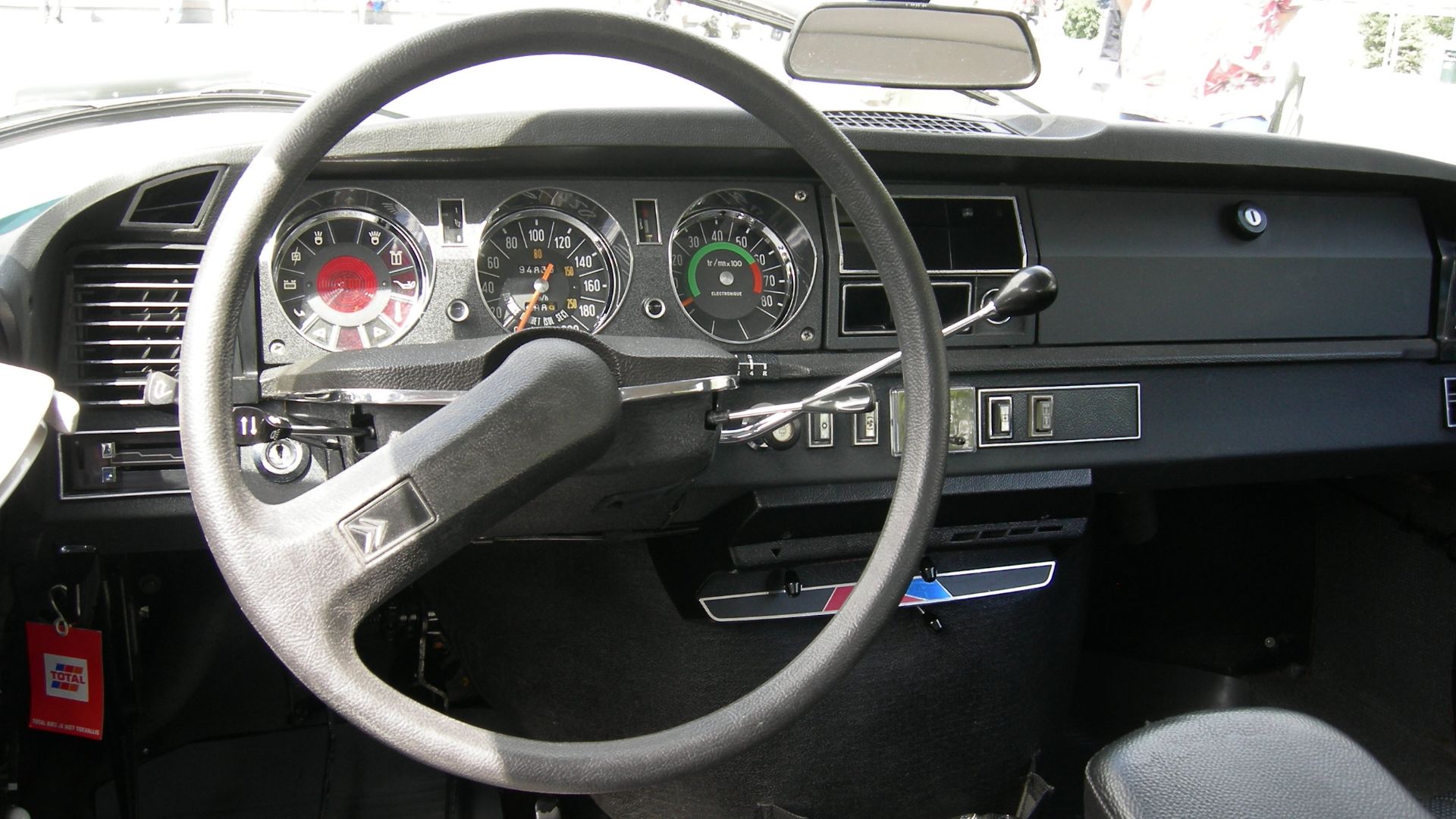 Steering wheel and dashboard of 1974 Citroën DS.