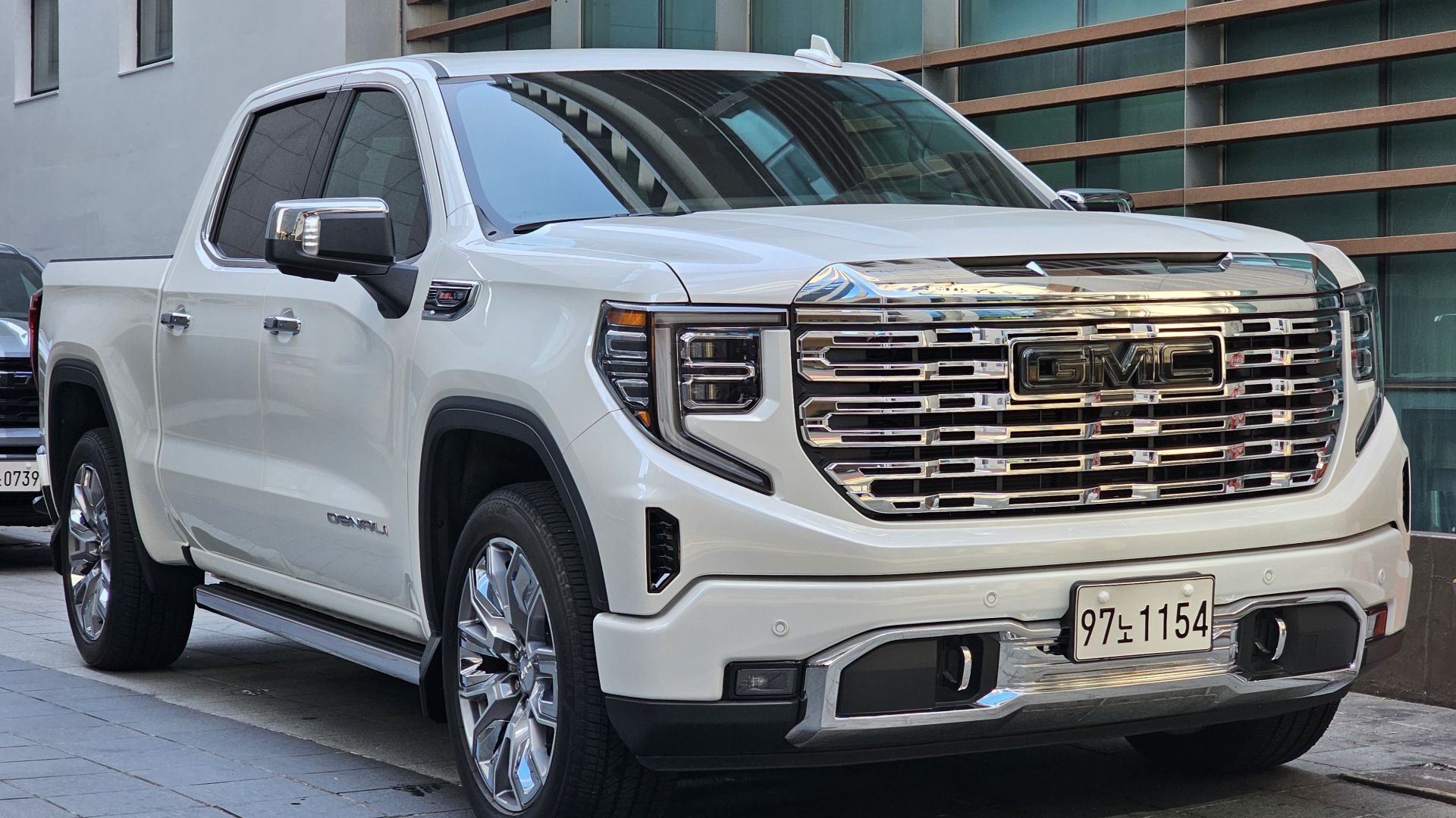 Avalon White Pearl GMC Sierra 1500 Denali 6.2L Crew Cab GMTT1XX pickup truck at the House of GM.