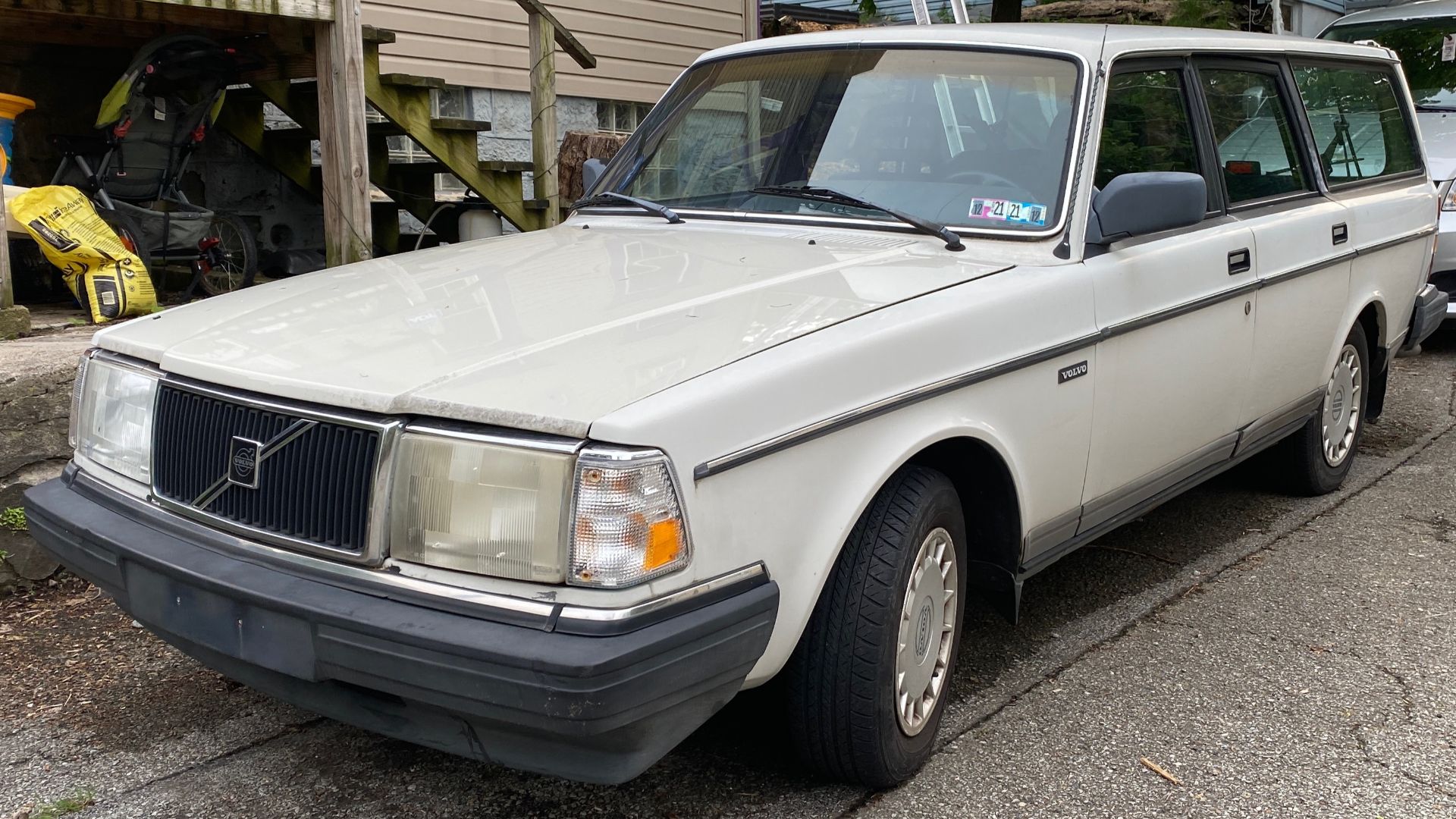 1987 Volvo 240 DL wagon photographed in Pittsburgh, Pennsylvania.
