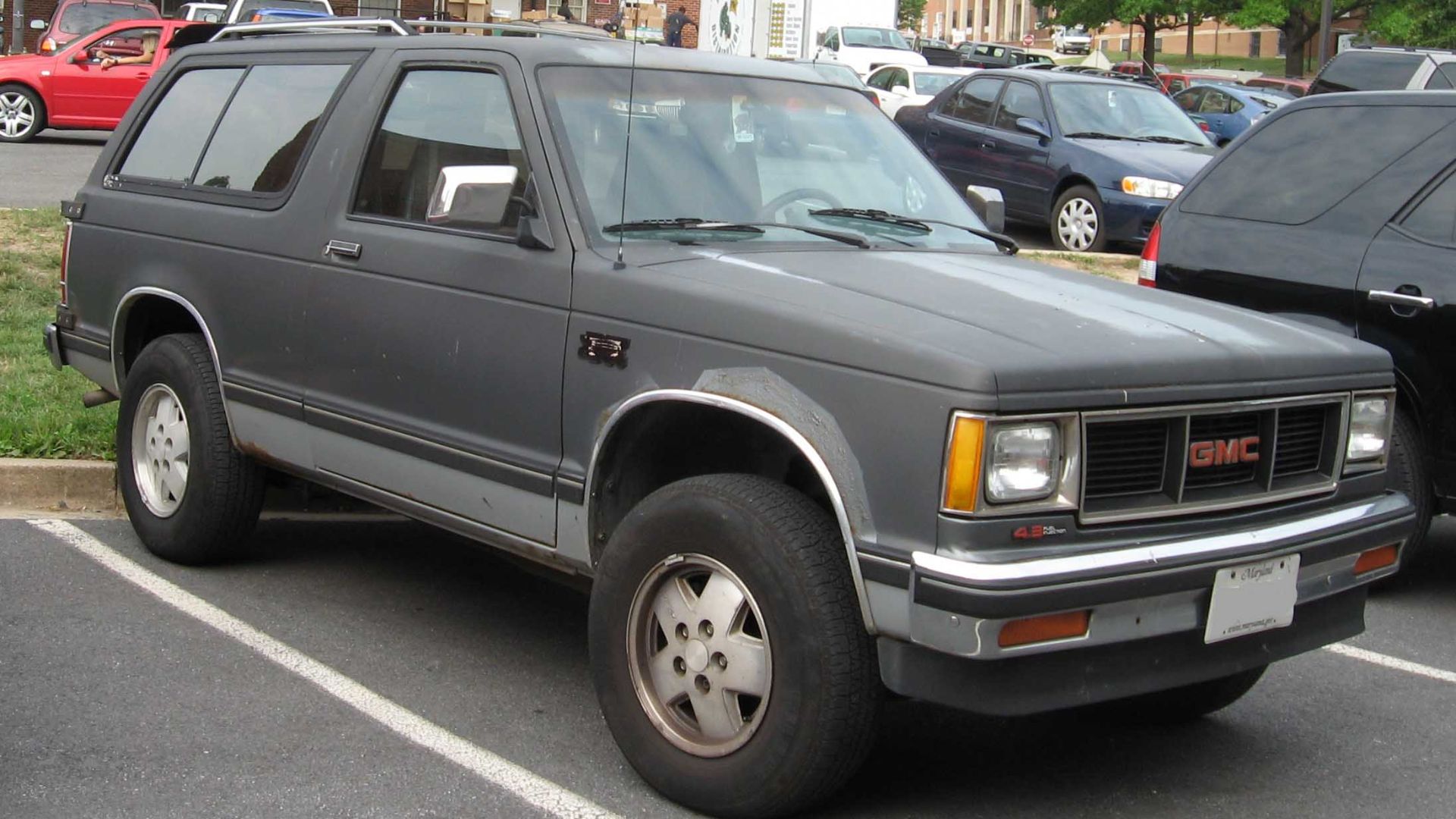 GMC Jimmy photographed in College Park, Maryland, USA.