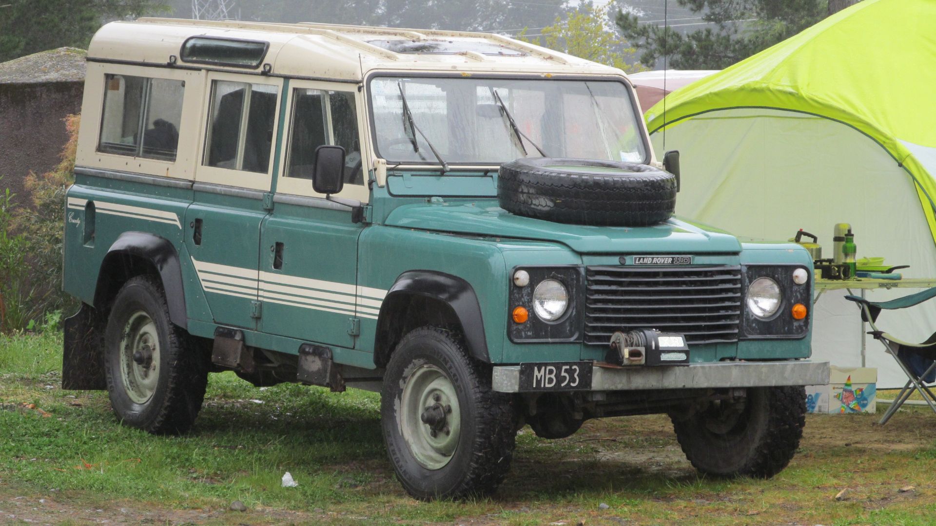 The trusty old 110 in a classic LR colour combo. It had done 213k in 2010.