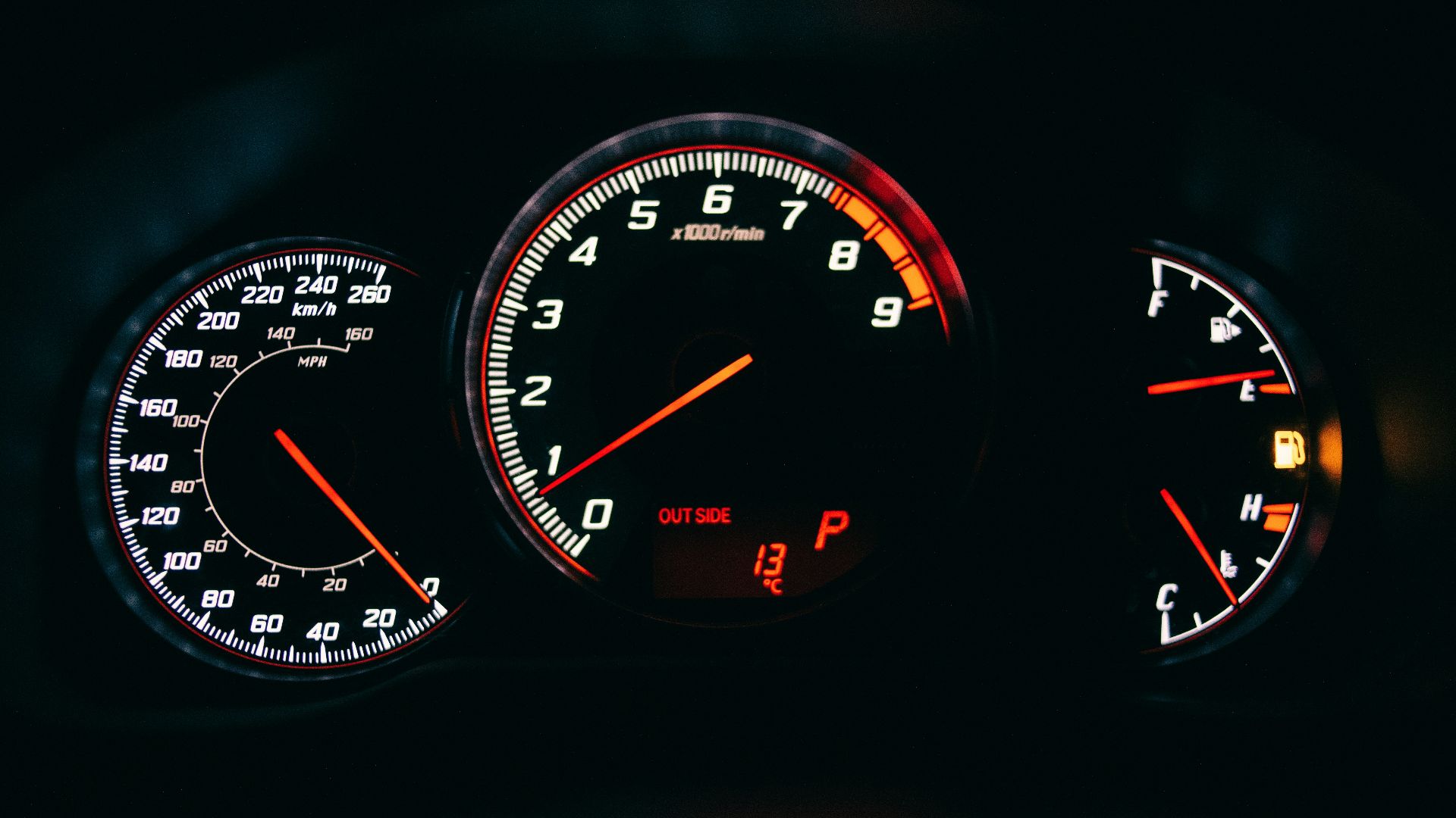 black and white speedometer at 0