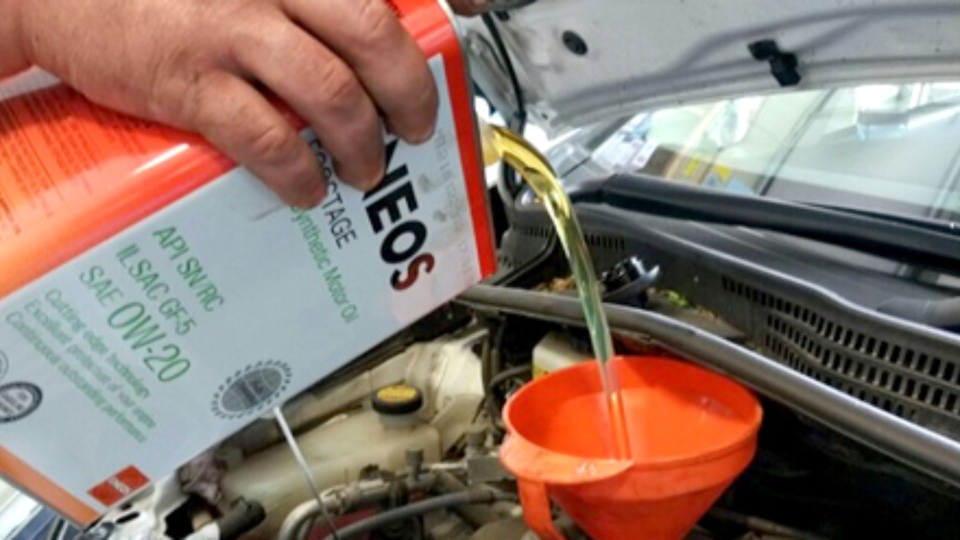 0W-20 oil change at Toyota Prius Moscow