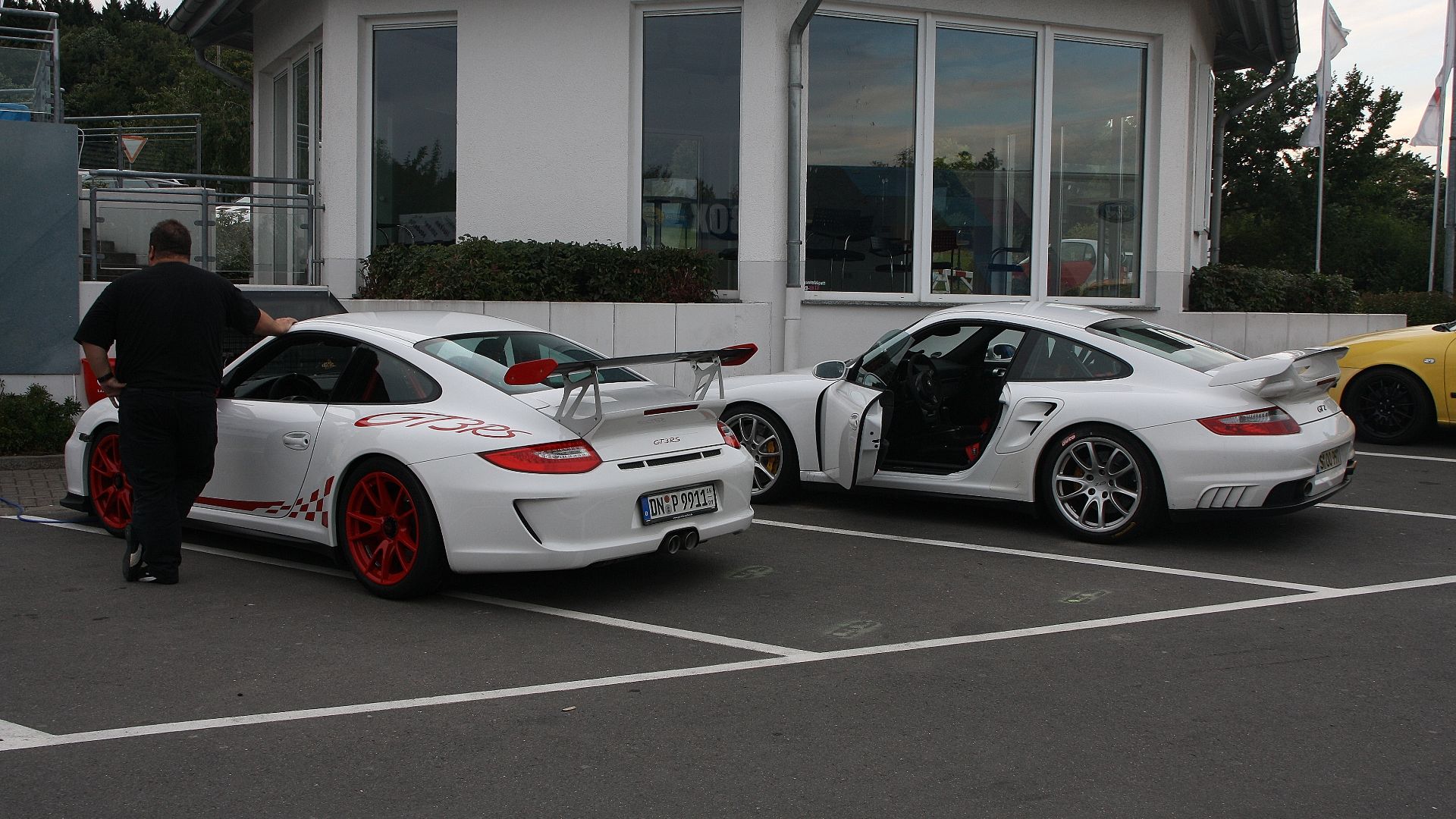 Porsche 911 GT3RS and 911 GT2