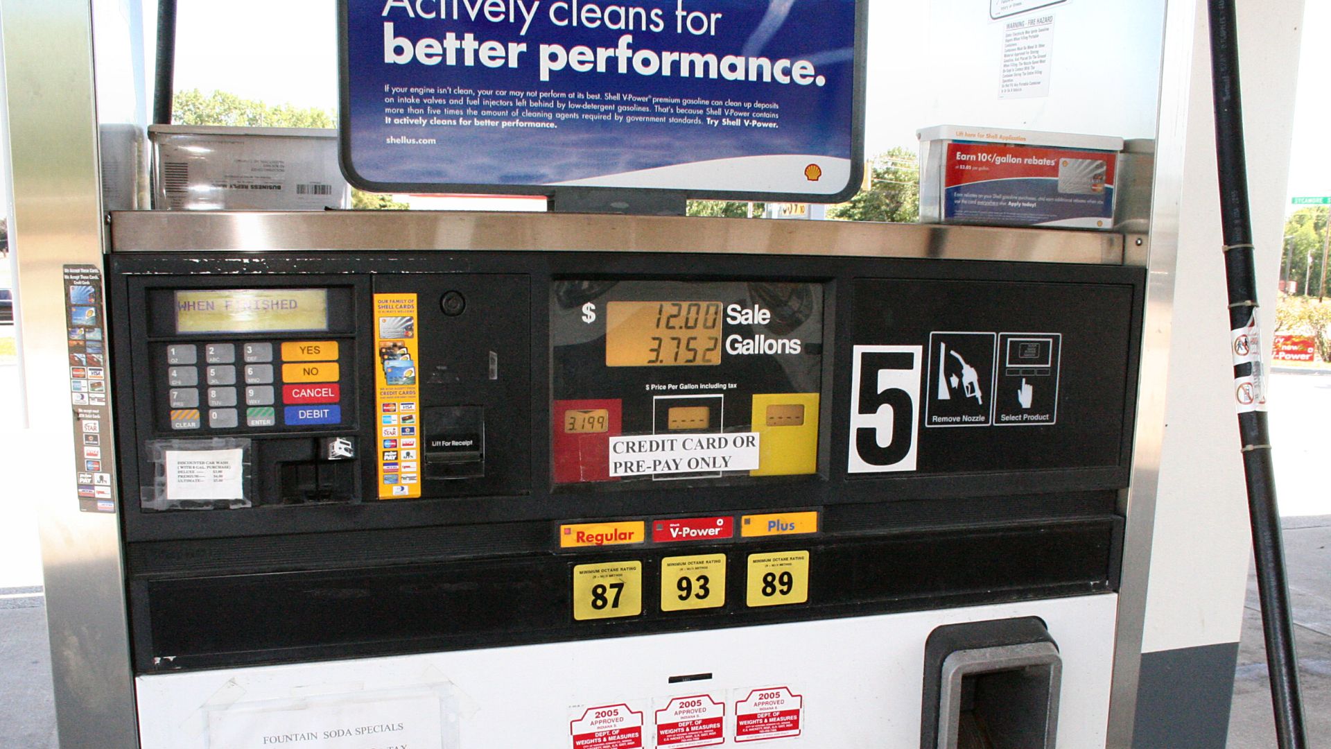 Pay-at-the-pump gasoline pump at a filling station in Indiana (during the price spike in the wake of Hurricane Katrina).
Photo shot by Derek Jensen (Tysto), 2005-September-02