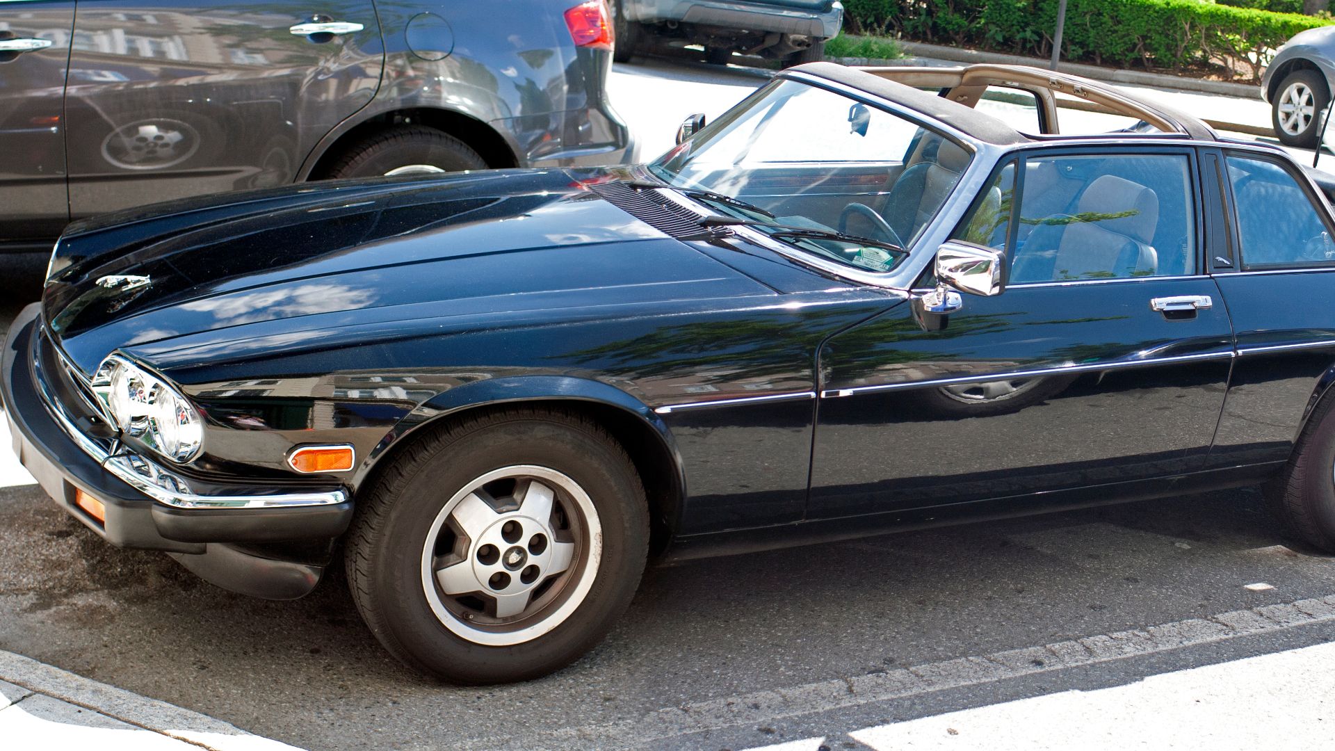 1986 Jaguar XJ-SC (US market). This is a merge of two photos, as I was unable to get a clear front view.