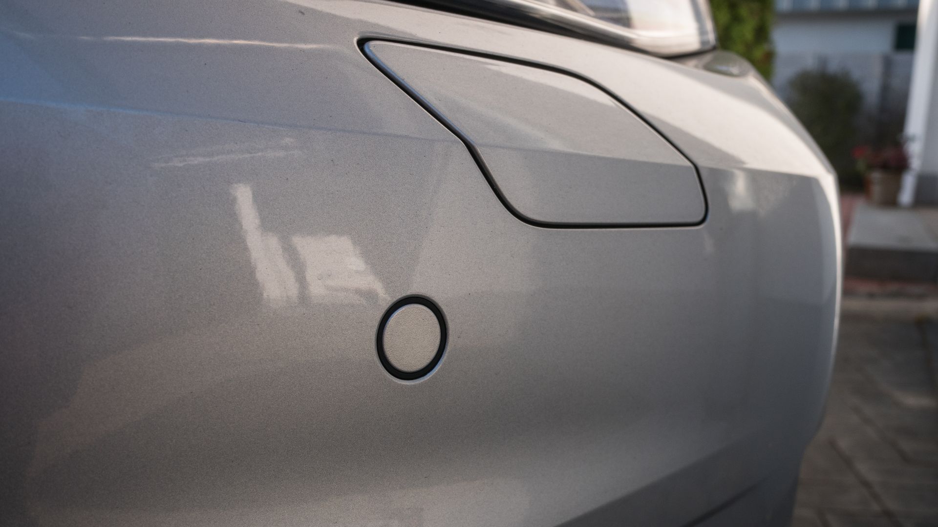 Front parking sensor on a VW Golf VII