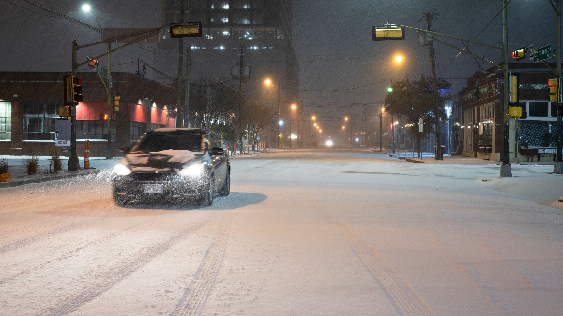 A car driving in the Dallas snow 2021