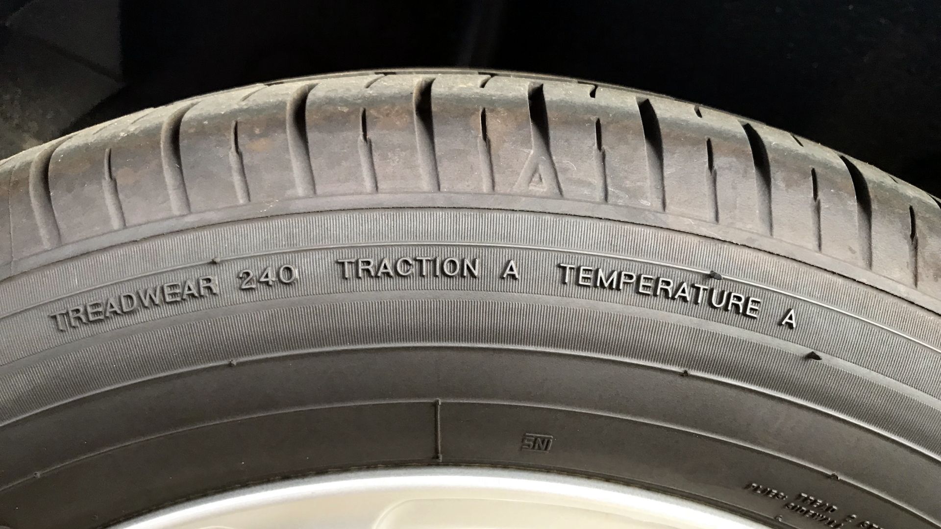 UTQG ratings on Toyo Tires Proxes R39A (185/60R16 86H), equipped on Mazda 2 / Demio Diesel (LDA-DJ5FS) with Bridgestone Toprun aluminum alloy wheel.