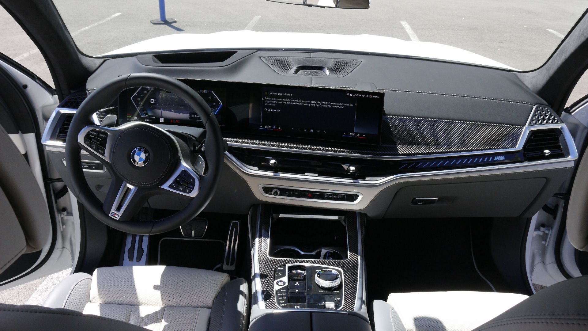 Dashboard view of a 2025 BMW X7 M60i.