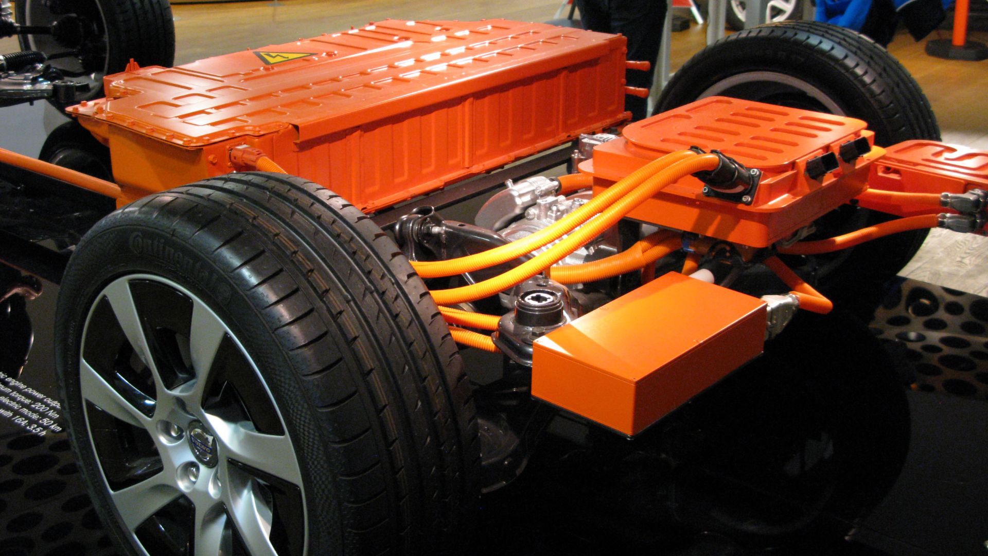 Volvo V60 Hybrid electric motor on rear axle with Battery pack.