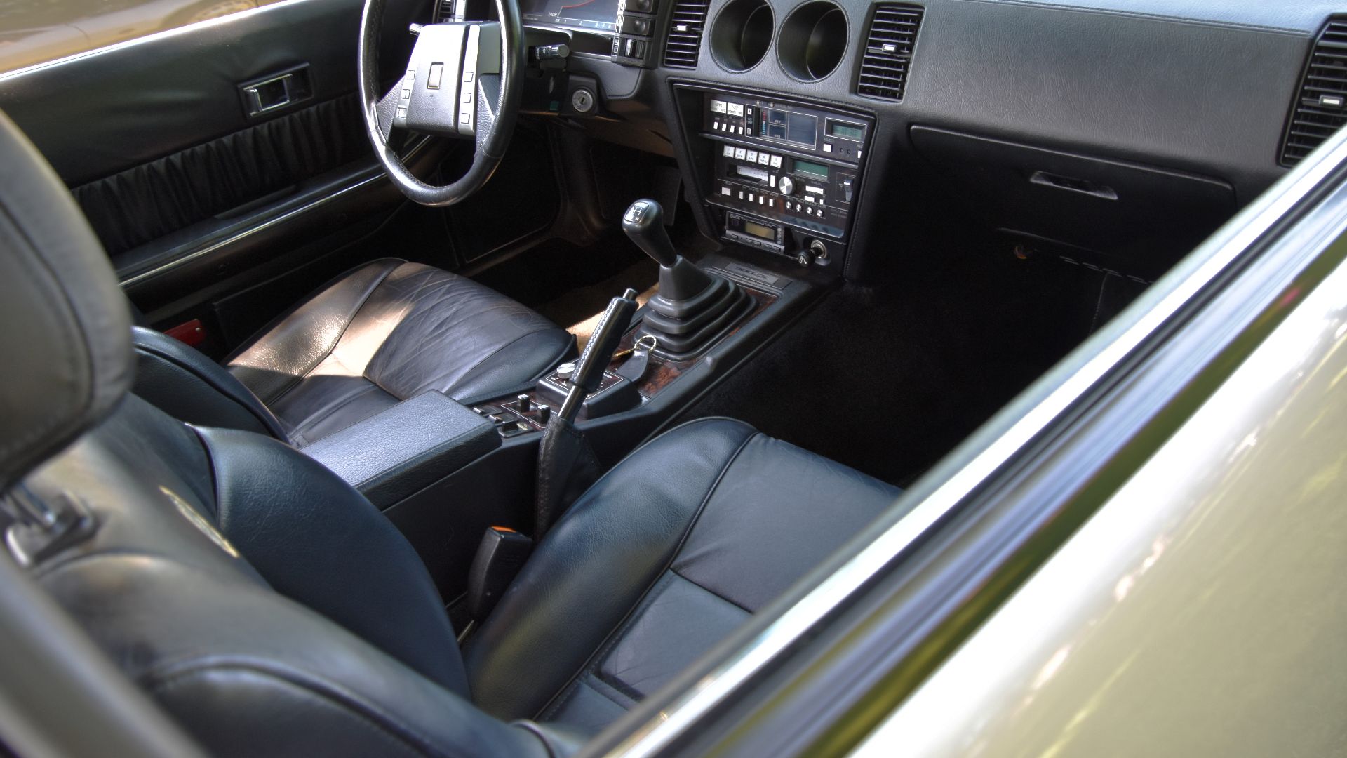 Production: 1983 - 2000
Generation: First (1983 - 1989)
Engine: 3,0 litre turbo V6 (petrol)
Power: 203 PS
Gearbox: 5 speed manual

Layout: front engine, rear drive