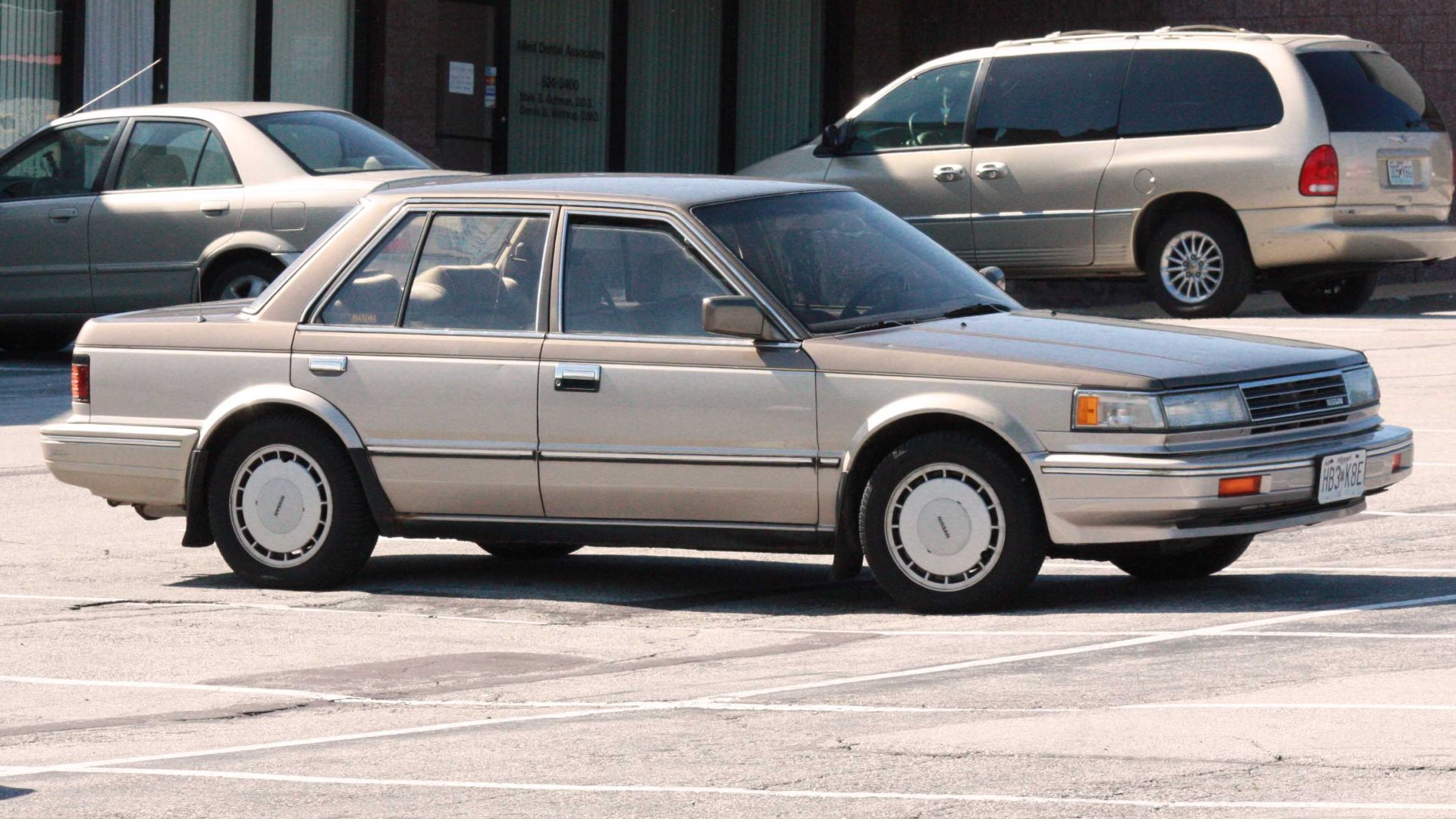 1987-1988 Nissan Maxima Sedan