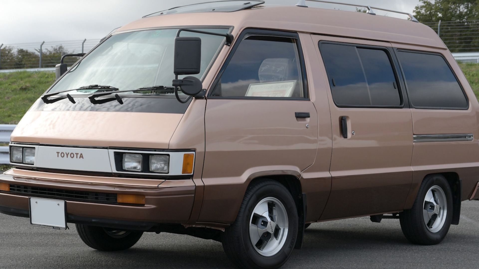 Toyota MasterAce Surf Grand Saloon