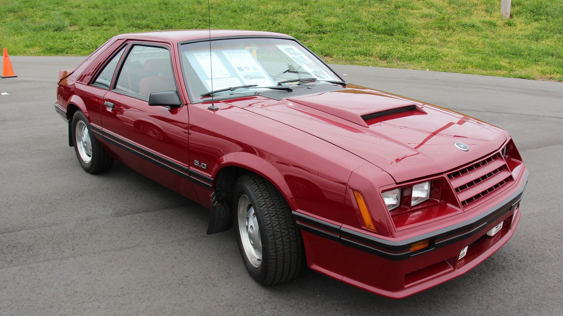 Dark Red.
The 3rd generation Fox body Mustang was made from 1979-1993, a substantial update in 1987 saw the grille and quad headlights replaced by modern single headlights and the no grille aero look.
It was available again in coupe or hatchback. In the
