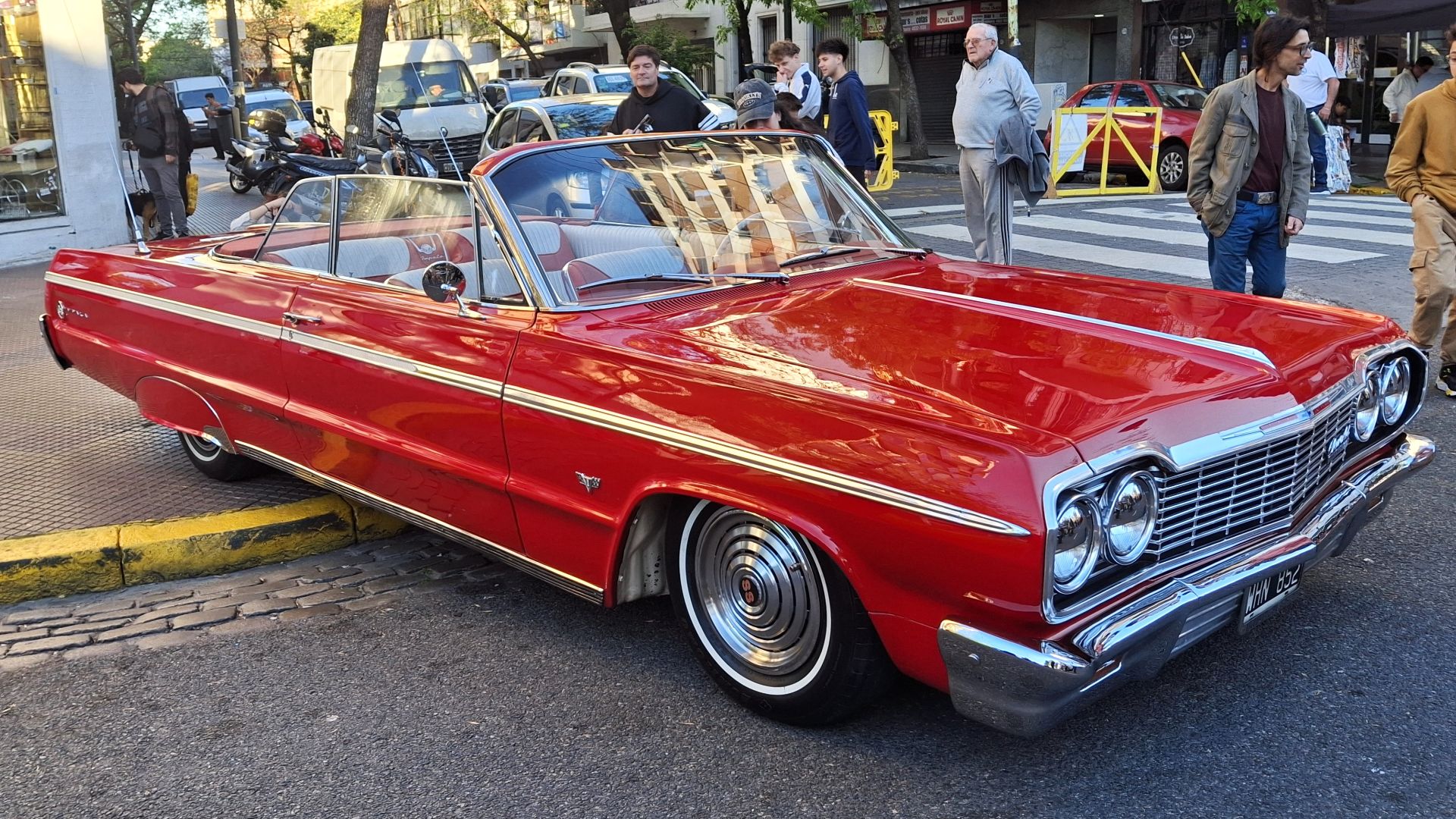 1964 Chevrolet Impala Convertible at Expo Multimarcas Boedo 2025.