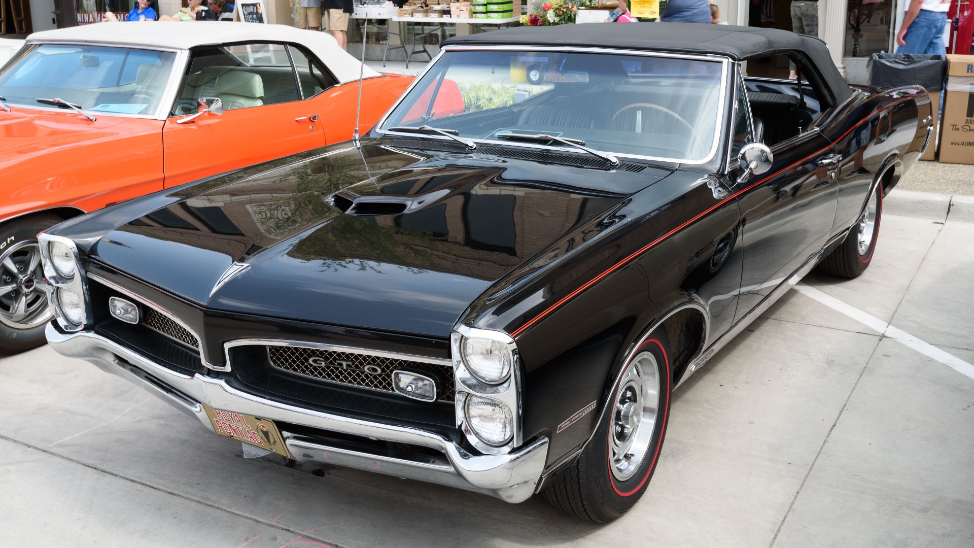 The “Royal Bobcat” package was offered by Michigan dealer Royal Pontiac and consisted of more timing, re-jetted carbs, fresh air intake, thinner head gaskets for more compression, etc. Because of Royal Pontiac's close association with the factory and its 