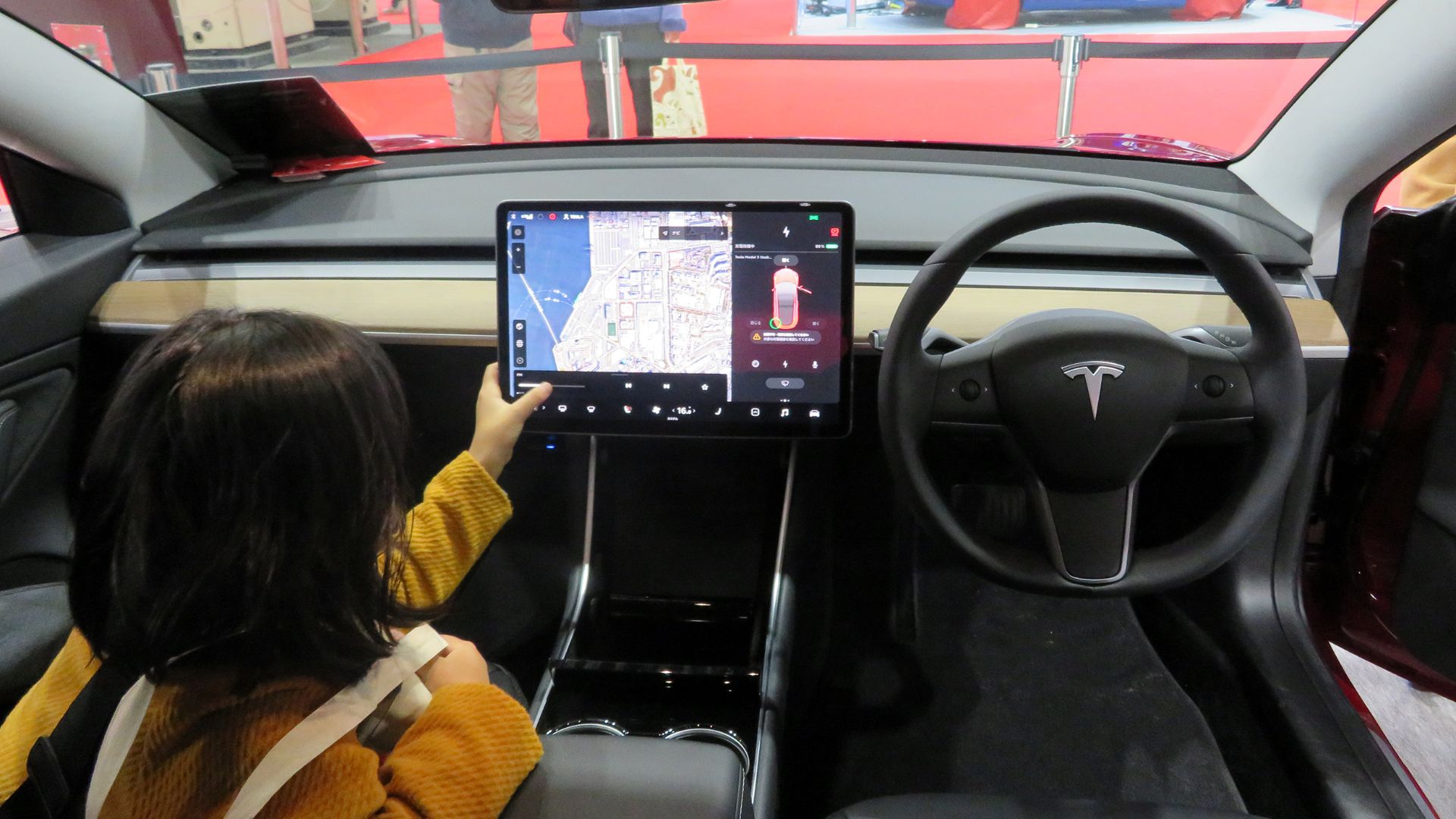 大阪モーターショー2019に於いてテスラ・モデル3を撮影。