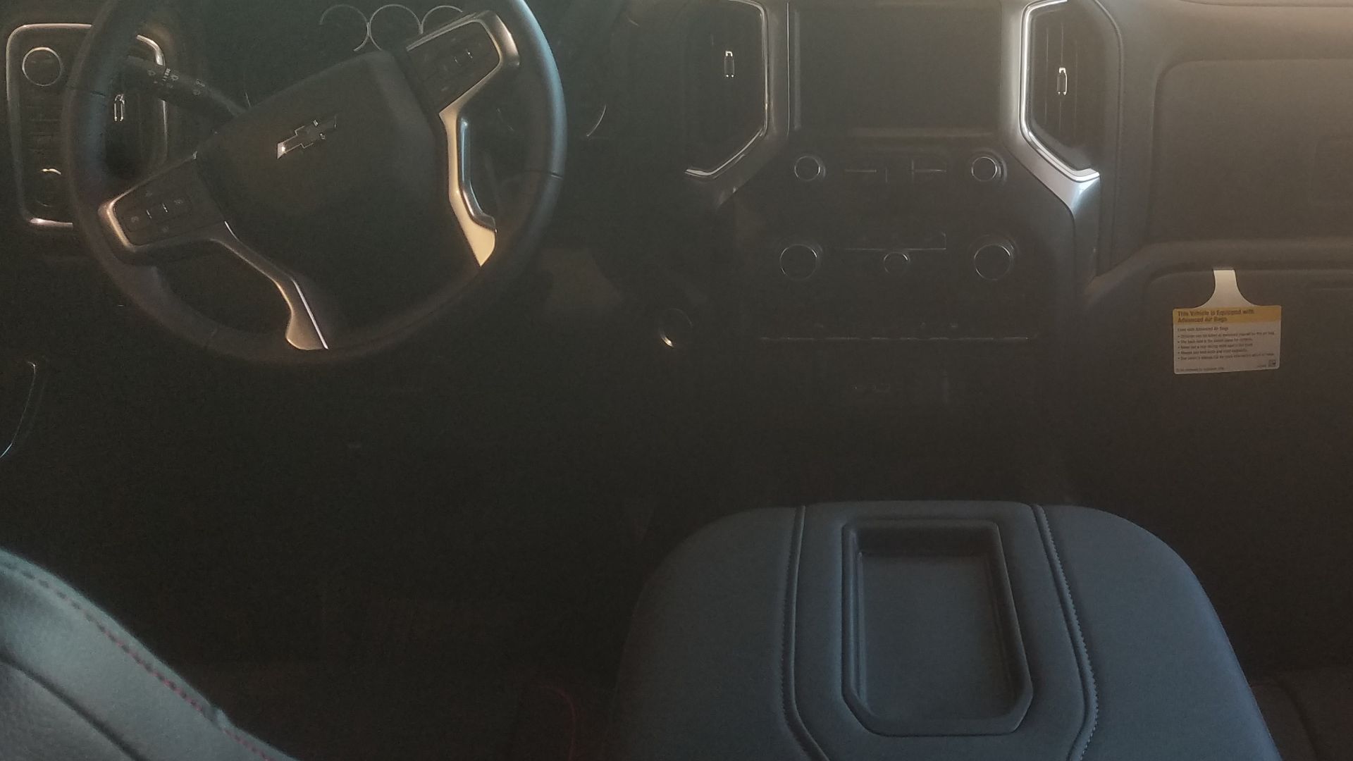 Dashboard of a 2022 Chevrolet Silverado 1500 RST (pre-facelift) crew cab pickup truck.