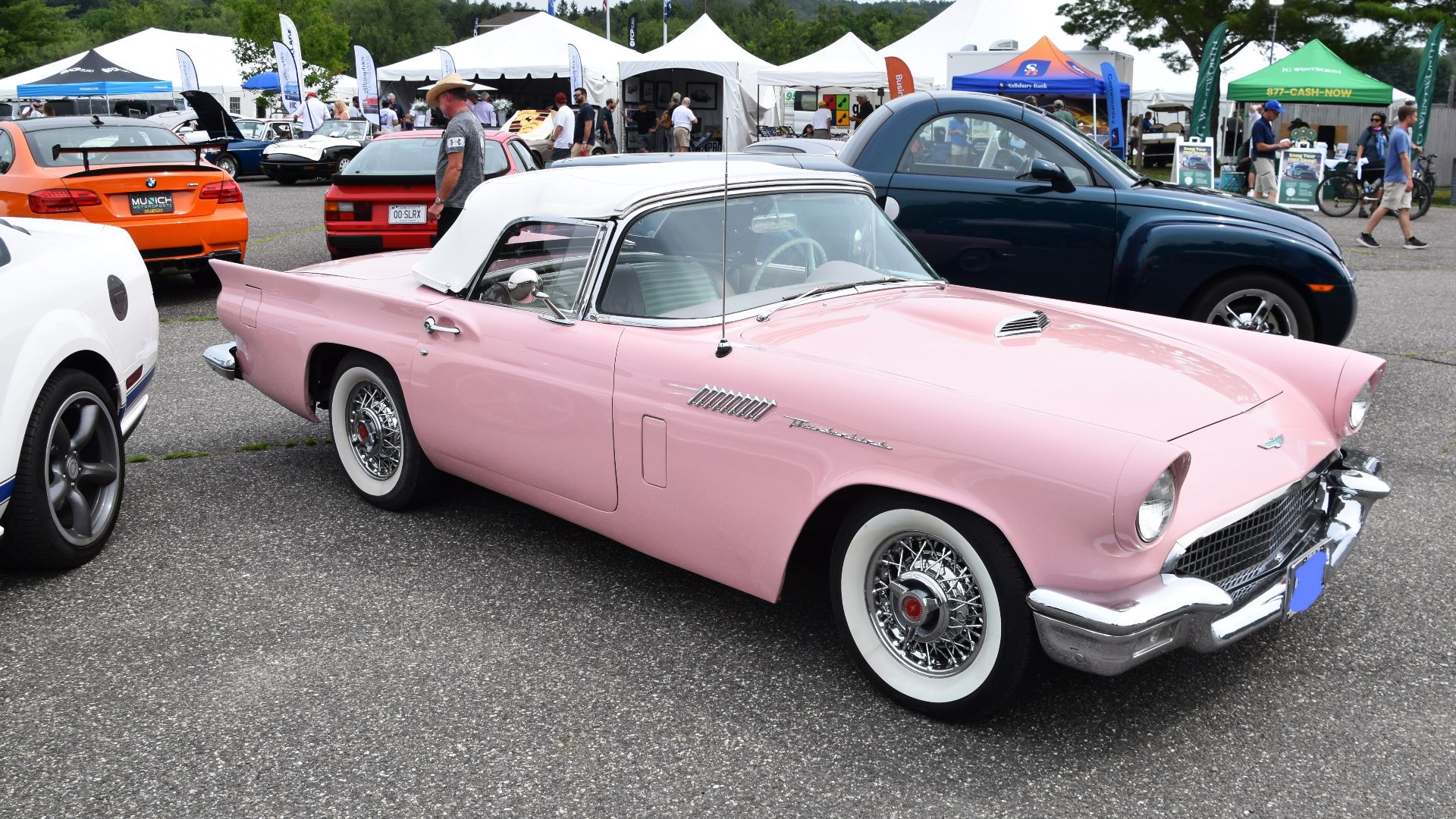 Launch: 1954
Generation: First (1954 - 1957)
Engine: 5,1 litre V8 (petrol)
Power: 228 PS
Gearbox: 3 speed automatic
Layout: front engine, rear drive

Location: Lakeville, Connecticut (USA)