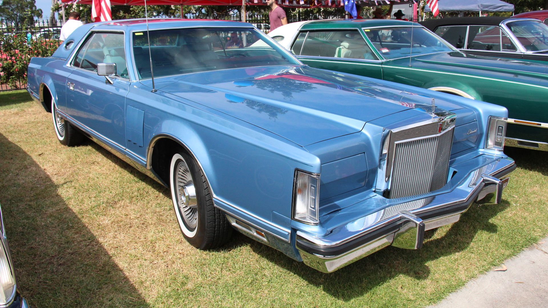 Diamond Blue.
The Lincoln Motor Company was originally founded in 1917 and since 1922 has been the luxury vehicle division of the American Ford Motor Company.
The fifth generation Continental was built from 1970-79, it was available as a 2 or 4 door Ha