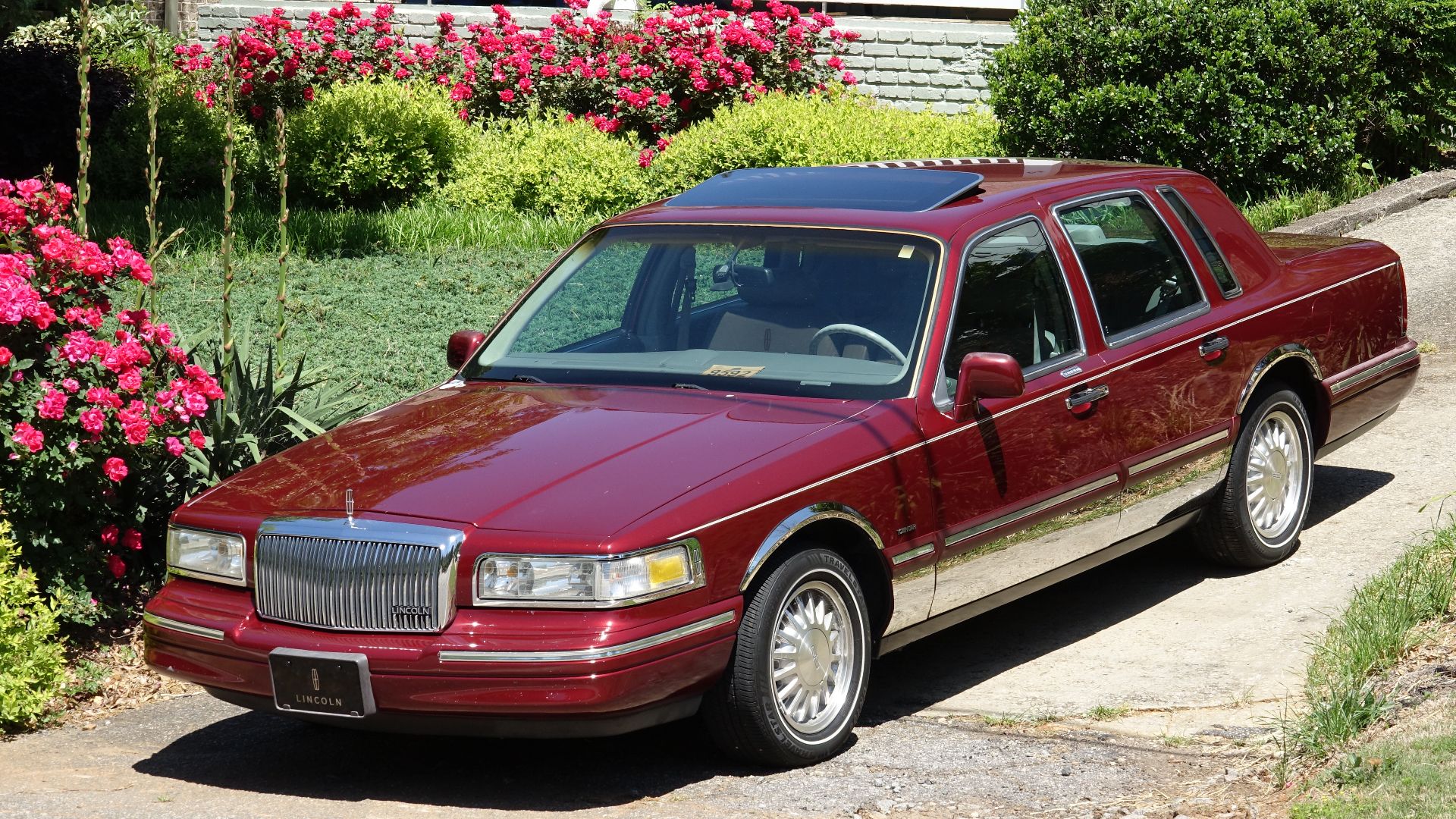 1996 Lincoln Town Car Diamond Anniversary Edition to commemorate the 75th anniversary of the Lincoln brand. 1000 were produced in total, 500 of which were painted in this maroon color and the other 500 painted silver gray.