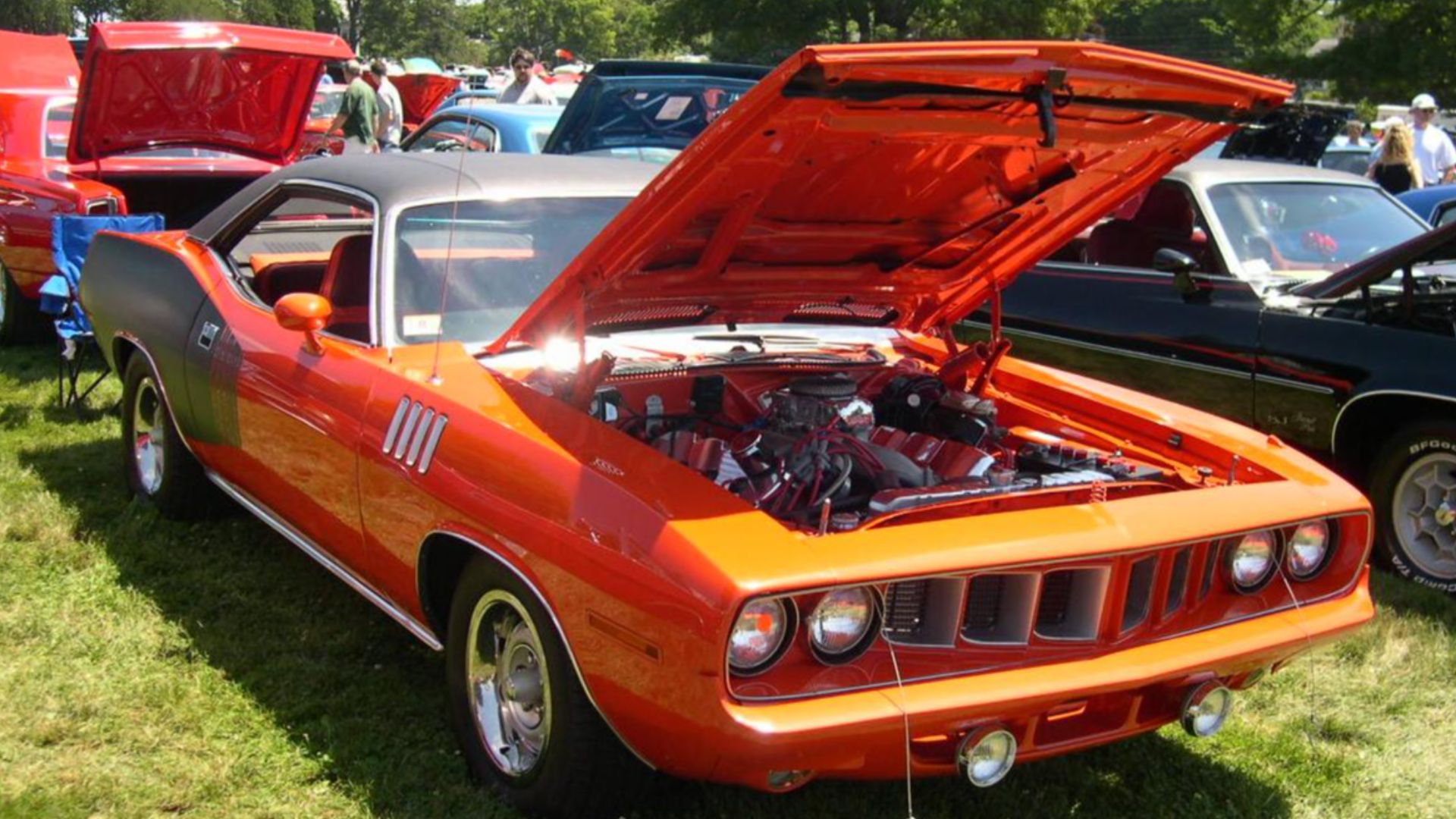 1971 Plymouth Hemi 'Cuda
Source: Photographed at the Bay State Antique Automobile Club's July 10, 2005 show at the Endicott Estate in Dedham, MA by User:Sfoskett