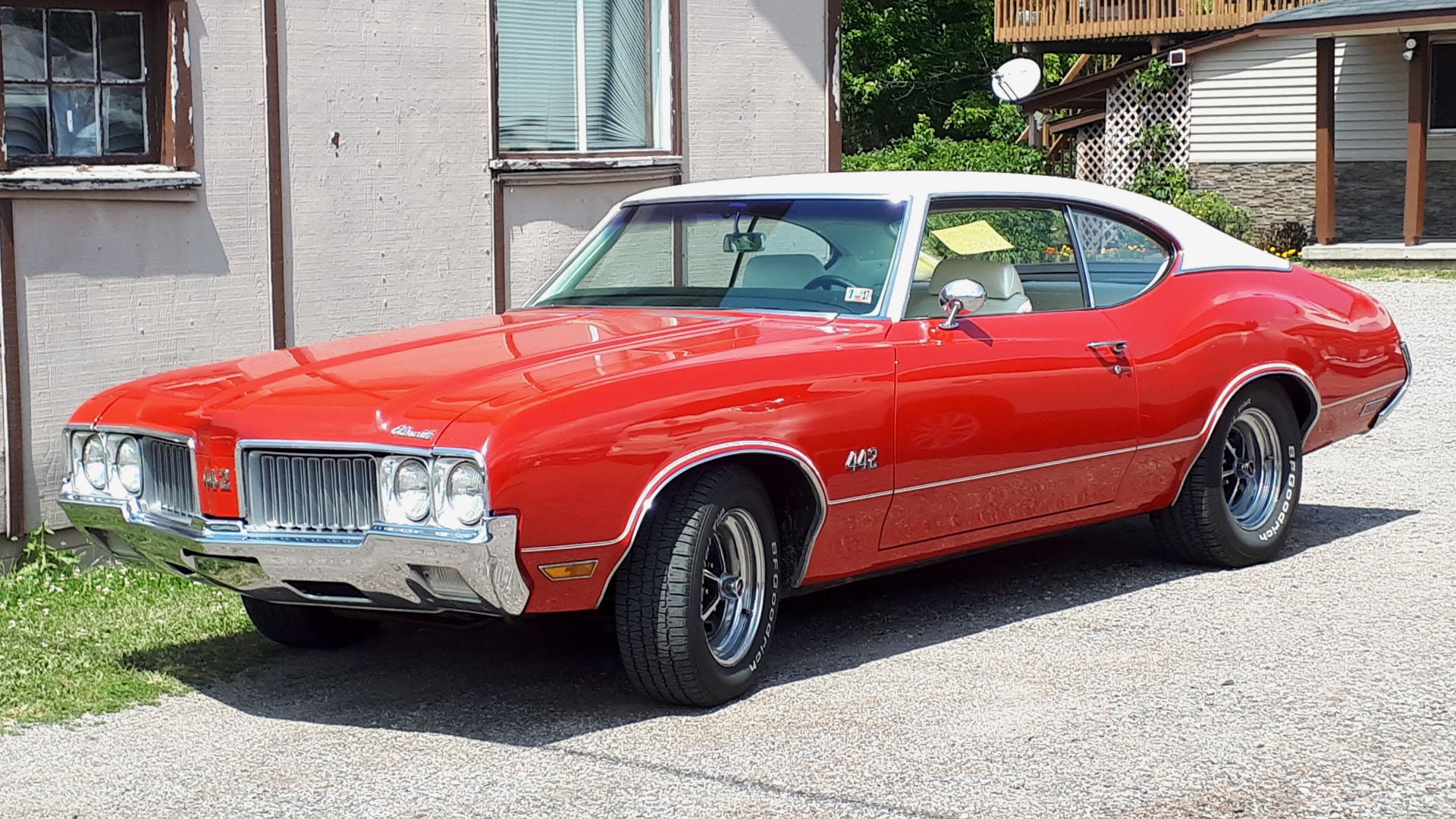 1970 Oldsmobile Cutlass 442 photographed in Hilton Beach, Ontario, Canada