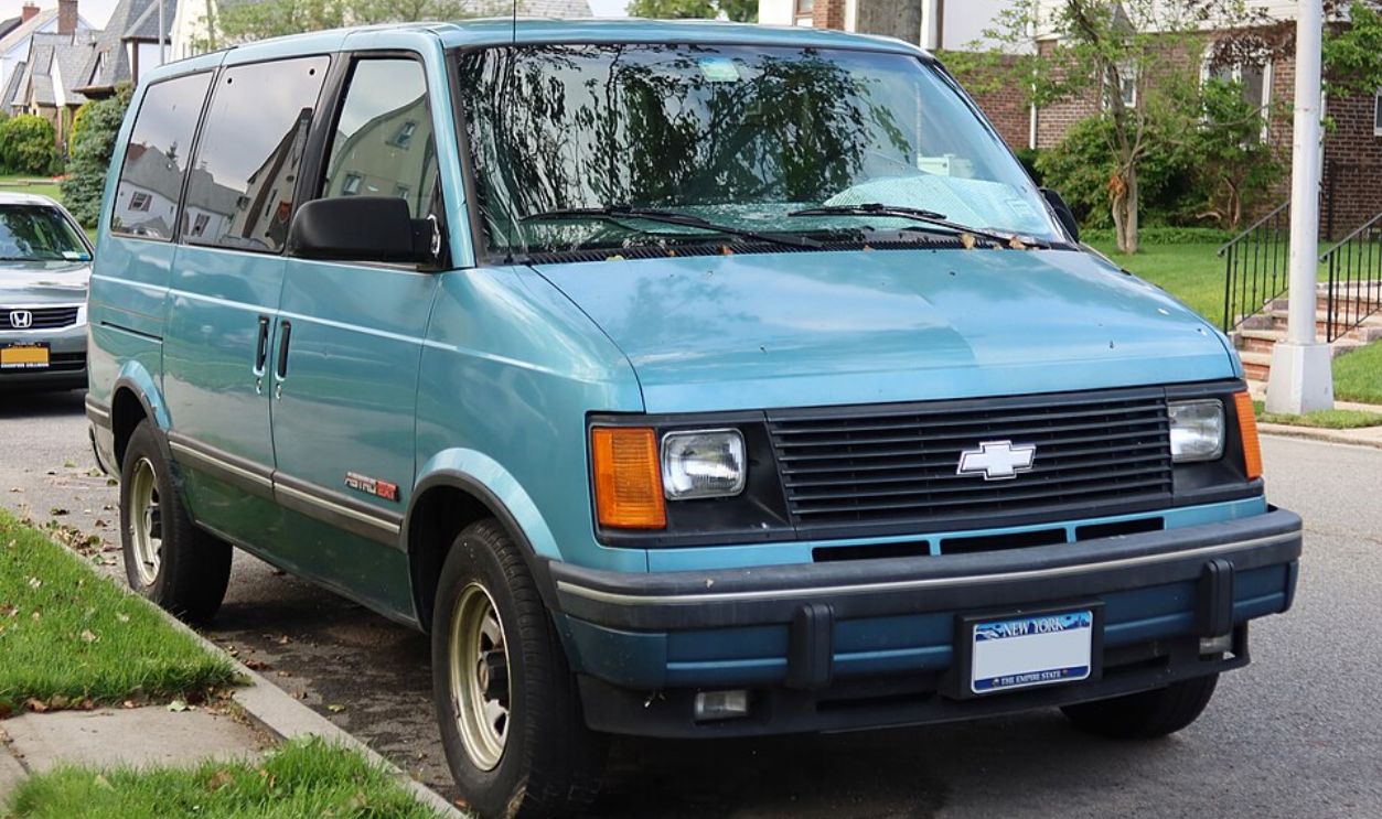A 1994 Chevrolet Astro photographed in Bayside, Queens, New York, USA