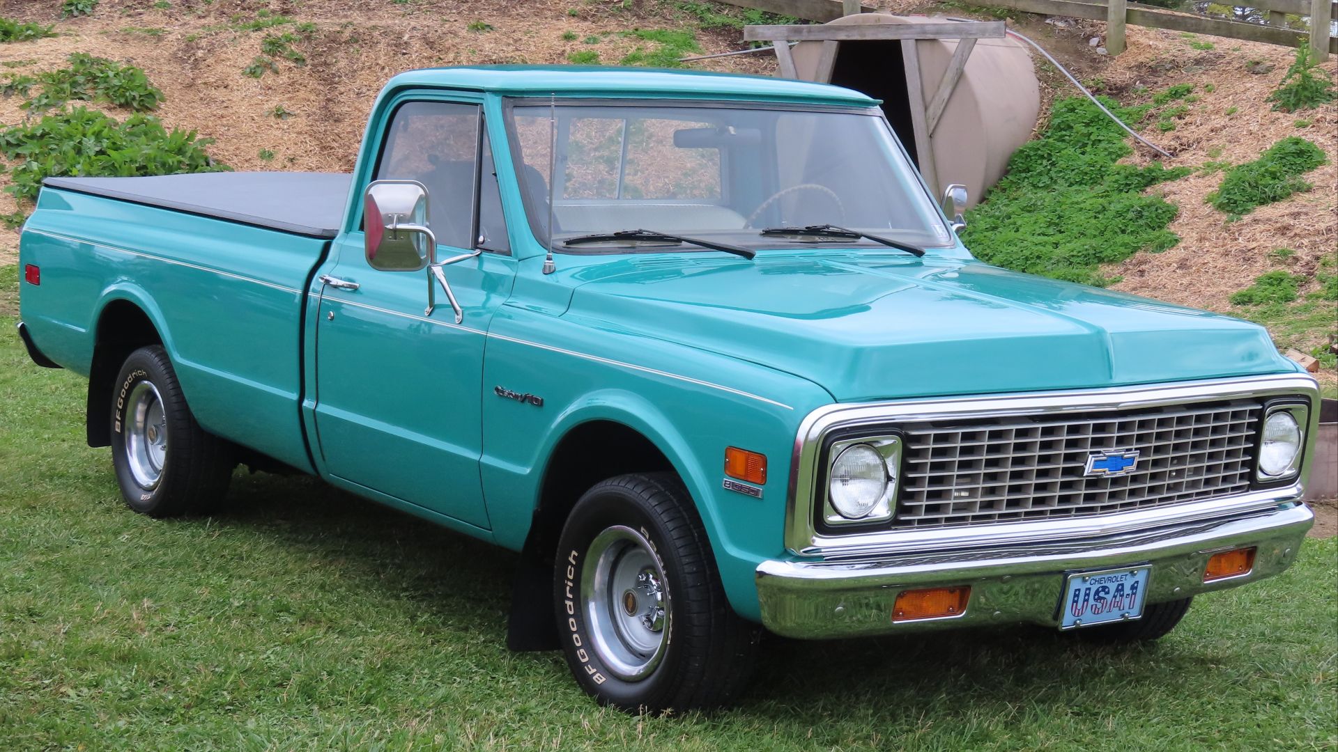 1972 Chevrolet C10 Custom regular cab 8' Fleetside photographed at the 16th Annual Down on the Farm Car Cruise in Mercer, Pennsylvania. Finished in Meadow Green.