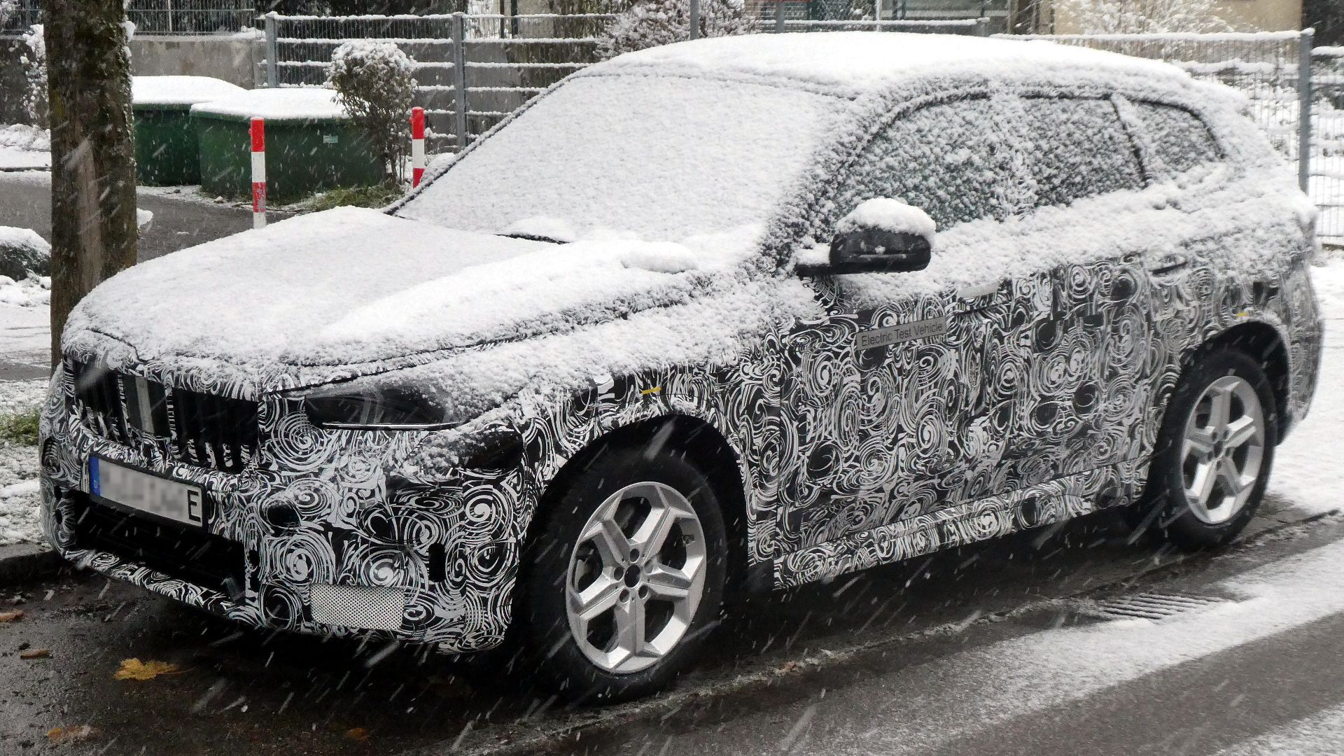 BMW-Erlkönig im Schnee (wer reitet so früh durch Schnee und Wind…).