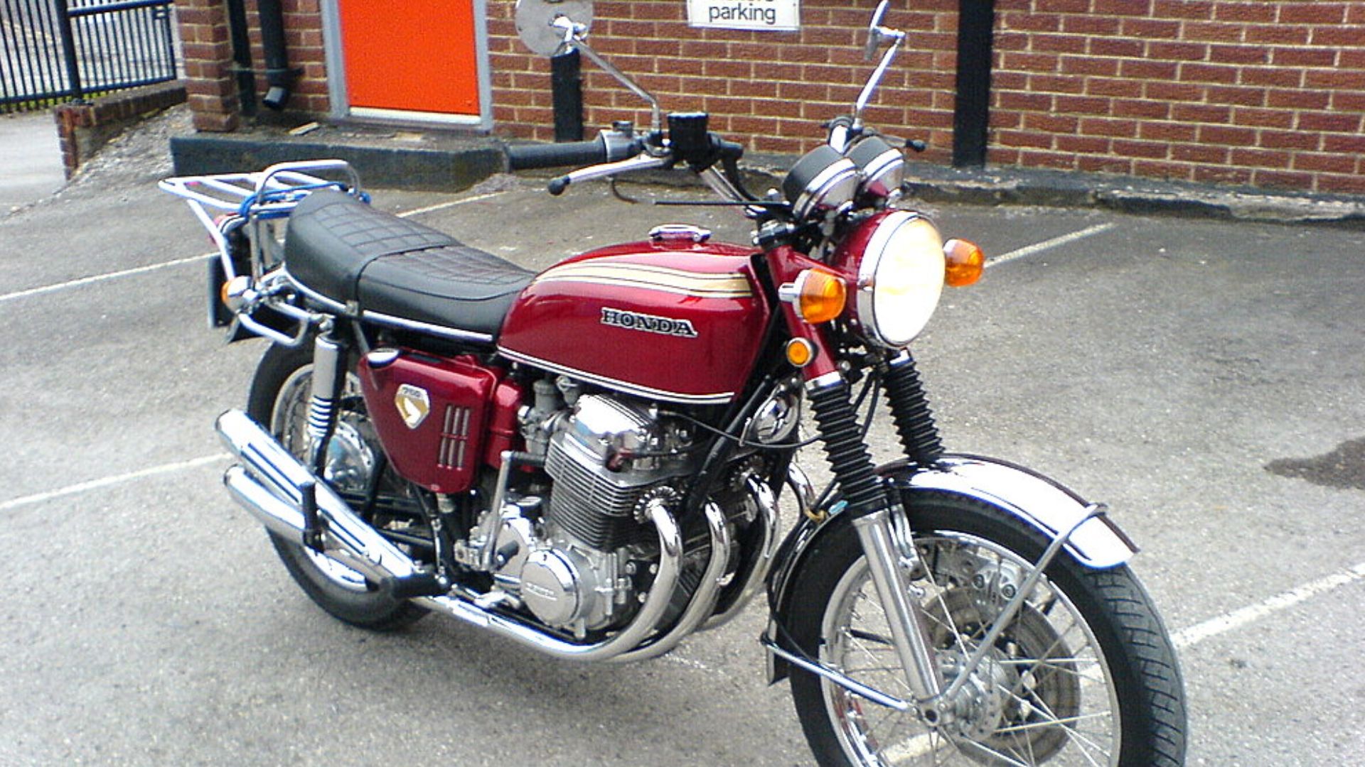 1969 Honda CB750 Picture taken in Stoke-on-Trent in 2006 by User:slarty-bart-farst
Category:Images of Honda motorcycles