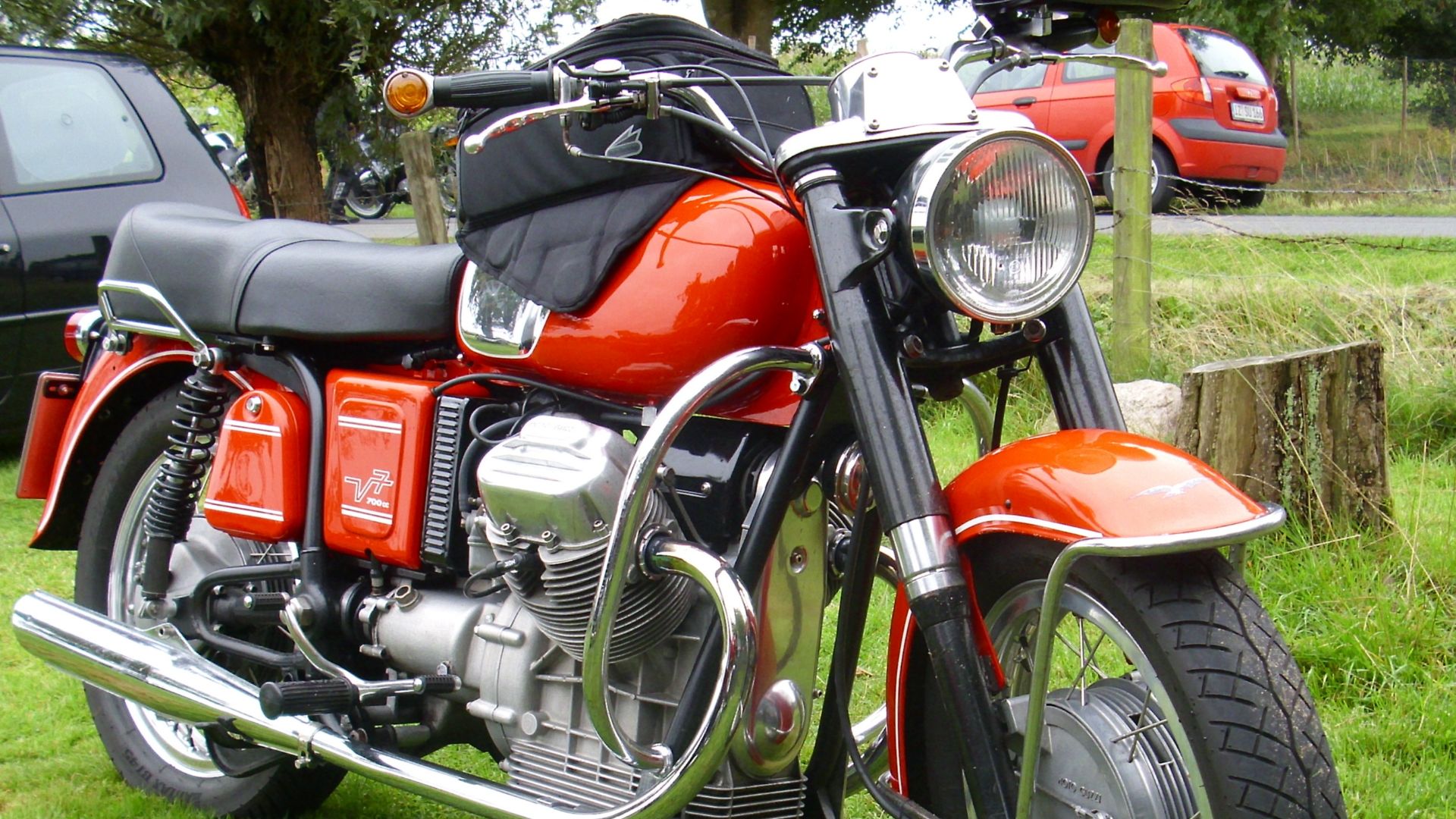 Moto Guzzi V7 beim Oldtimertreffen auf dem Gelände des Speichenmuseums in Klein Offenseth-Sparrieshoop