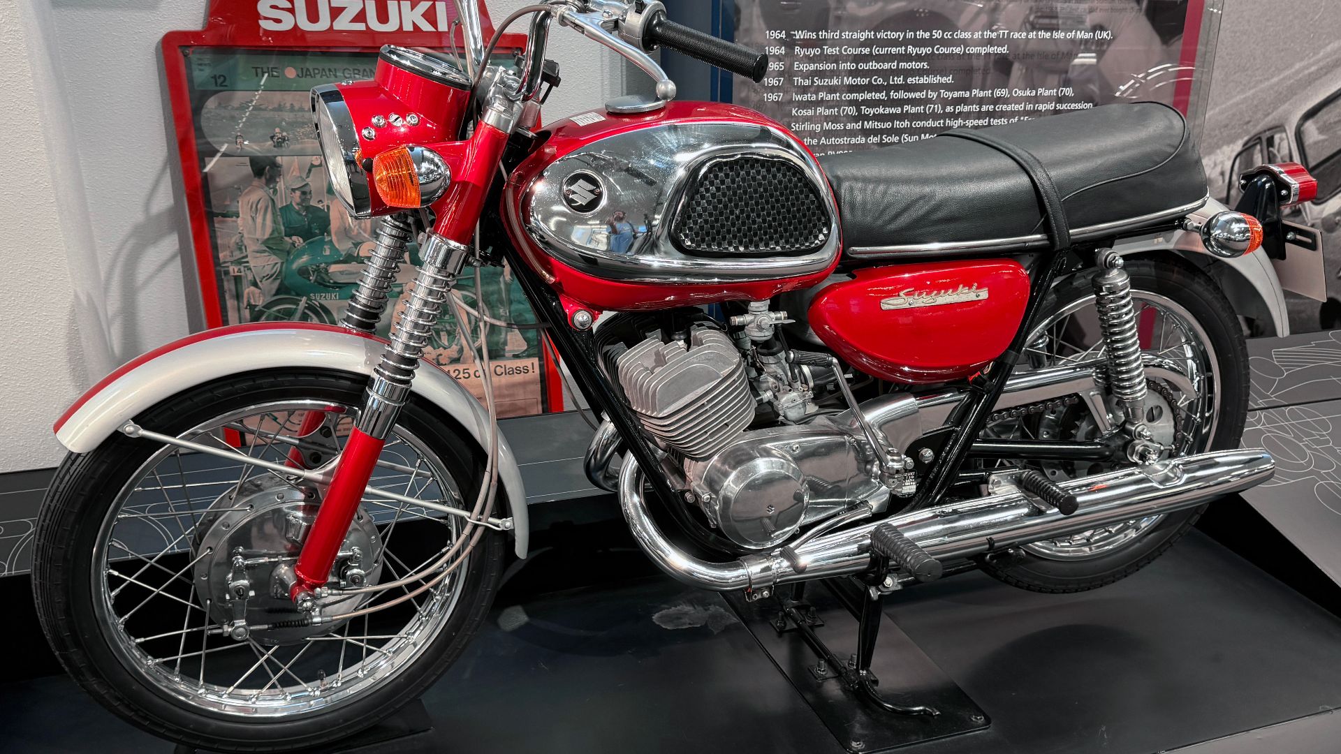 A 1965 Suzuki T20 (250cc, six speeds) at Suzuki Plaza.