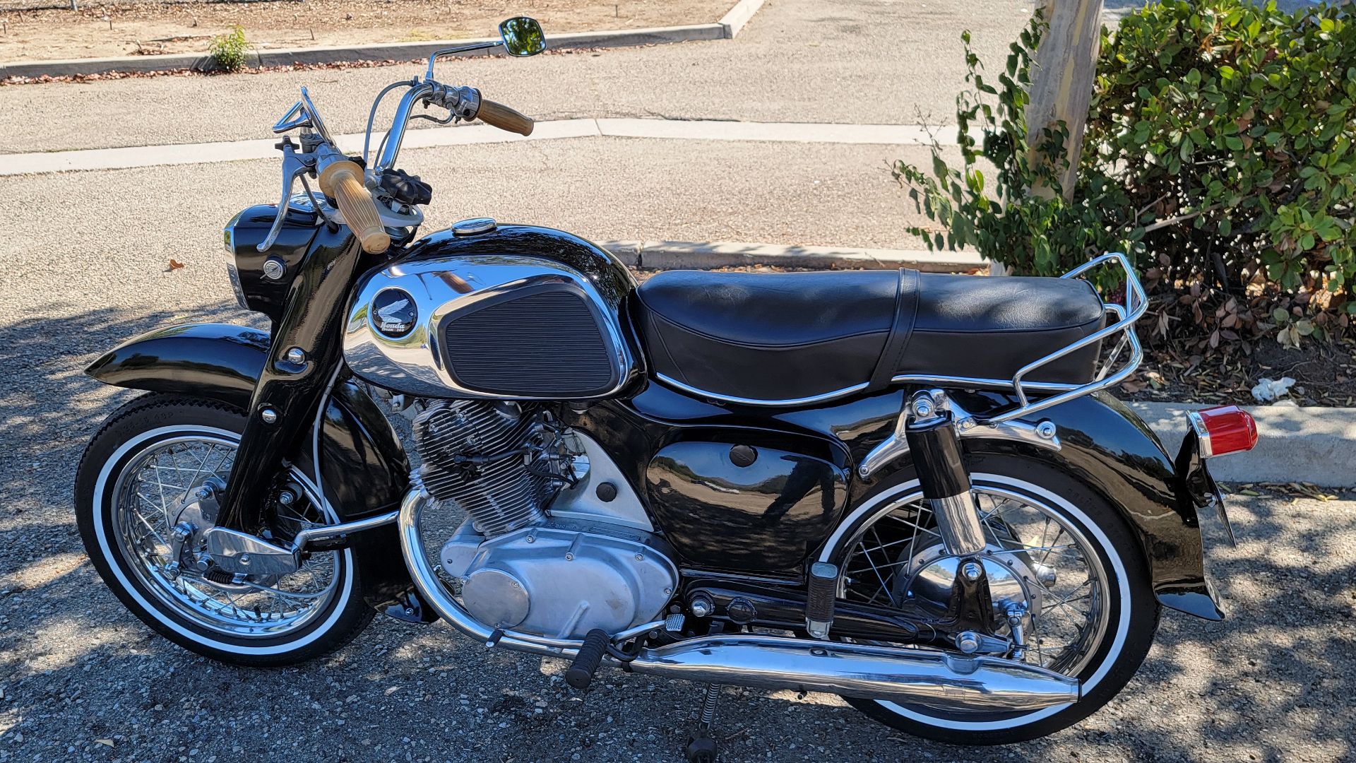 Sometime during the 1963 model year for Honda 250/305cc Dreams, Honda switched to the