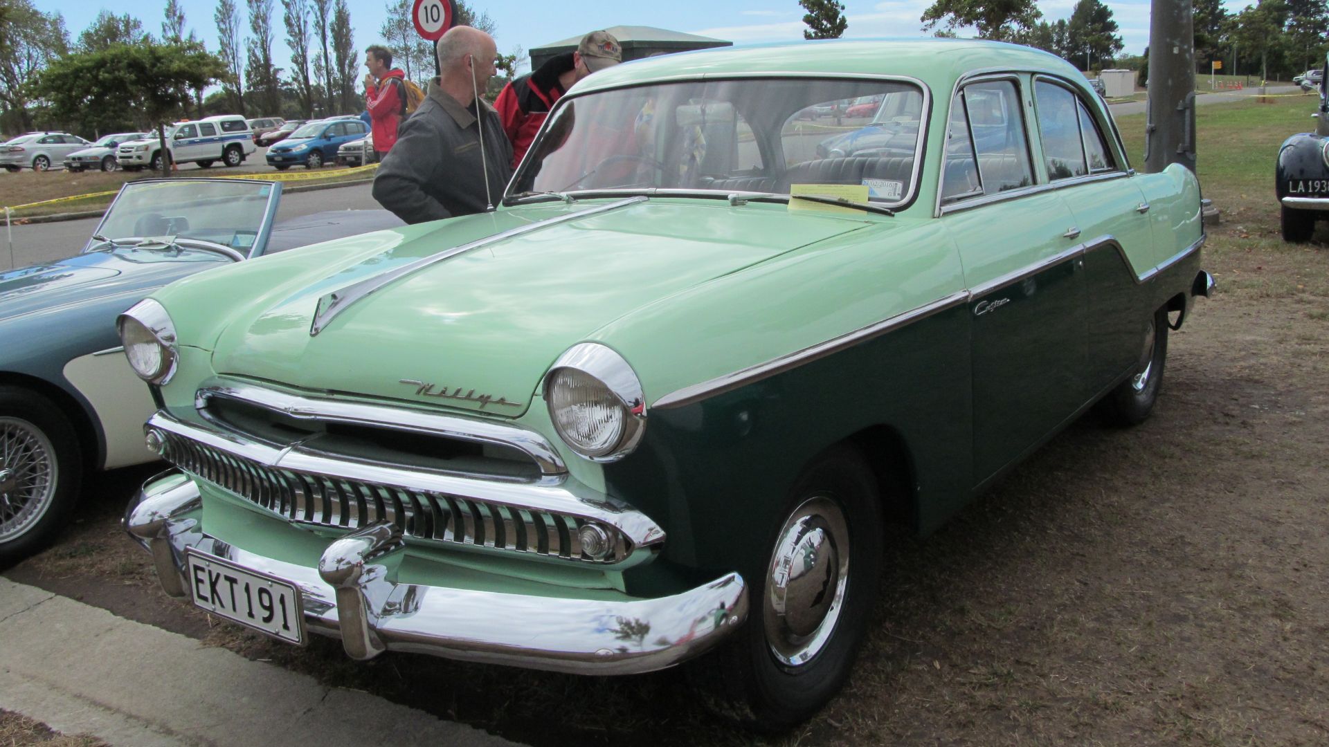 As mentioned before, this car has a near-identical paint scheme as the Mk1 Consul I uploaded earlier. This car is much rarer though, the Aero being the last passenger car made by the Willys-Overland company, ceasing production the same year this one was b